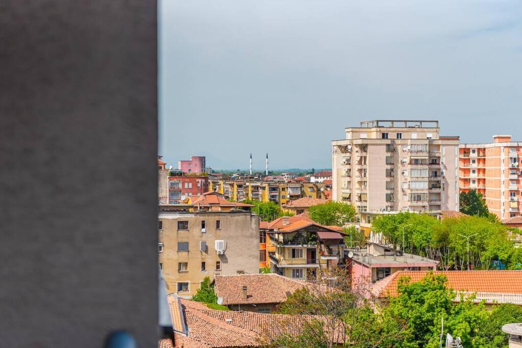 2-BR Apartment close to Radio Shkodra Roger That by Pik Host