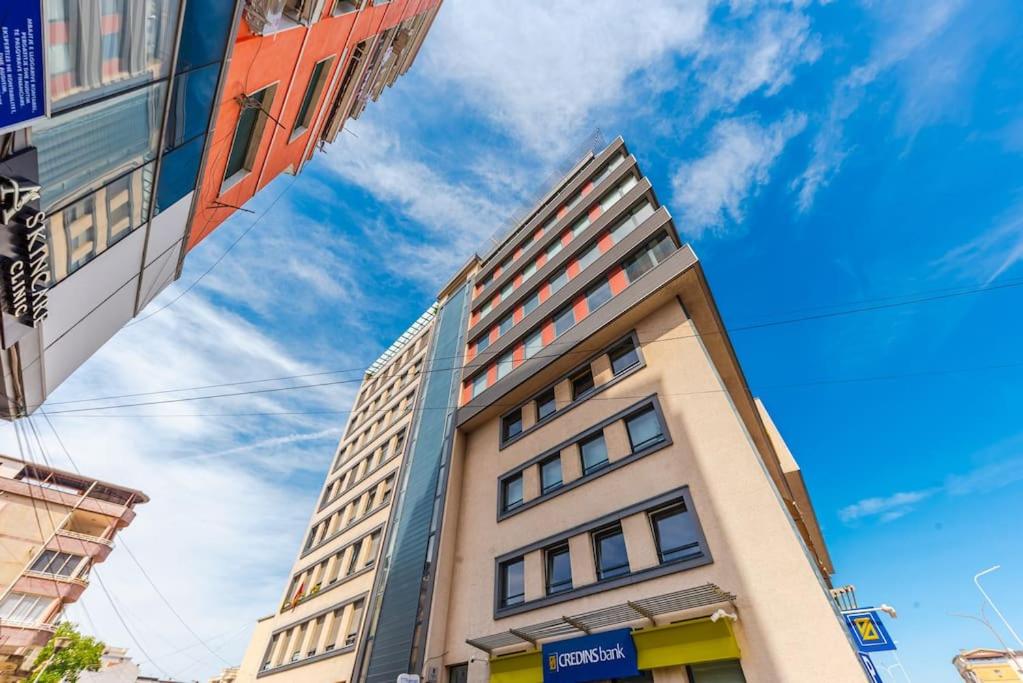 2-BR Apartment close to Radio Shkodra Roger That by Pik Host
