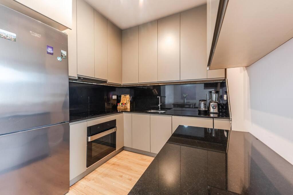 2-BR Apartment close to Radio Shkodra Roger That by Pik Host