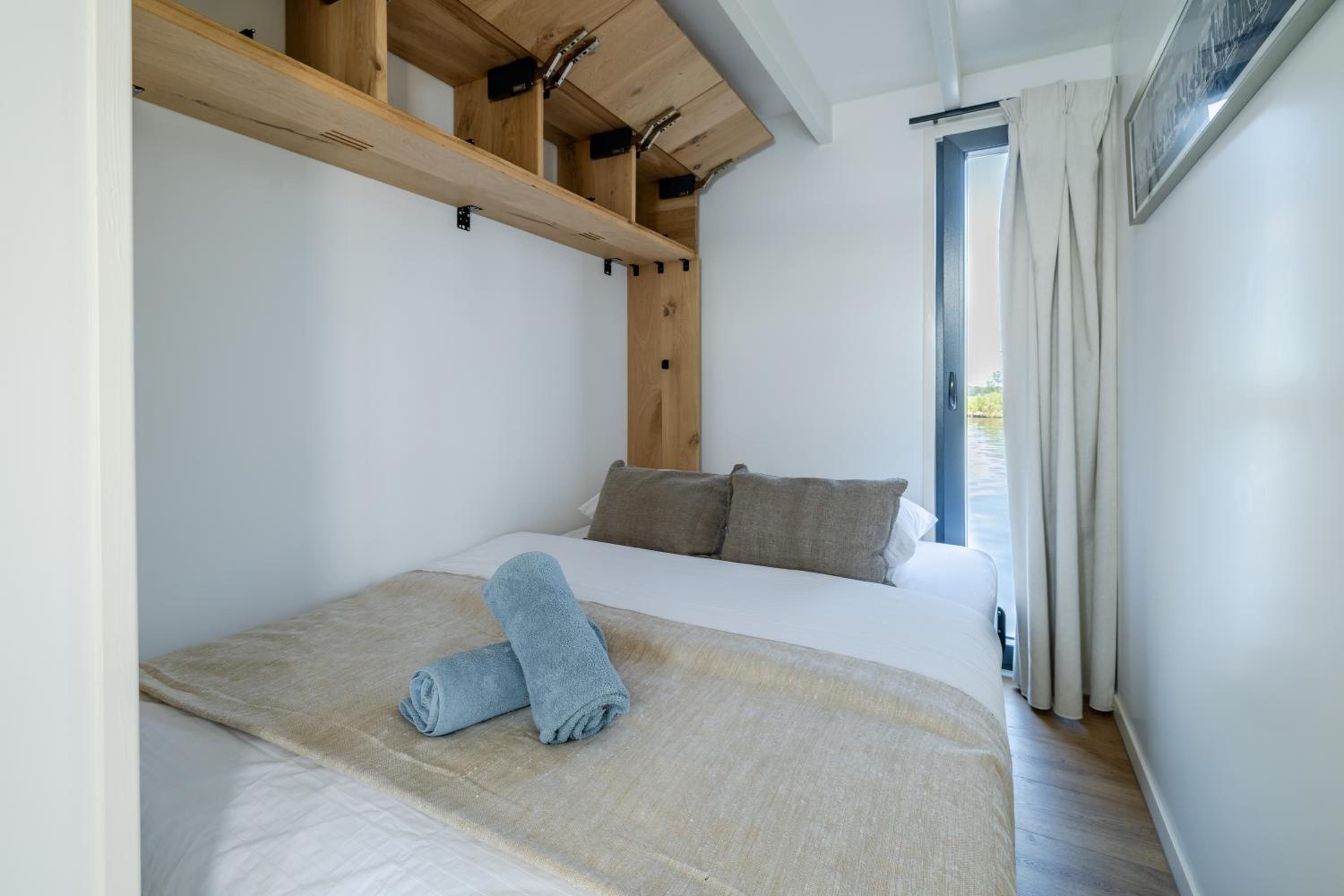 Surla houseboat 