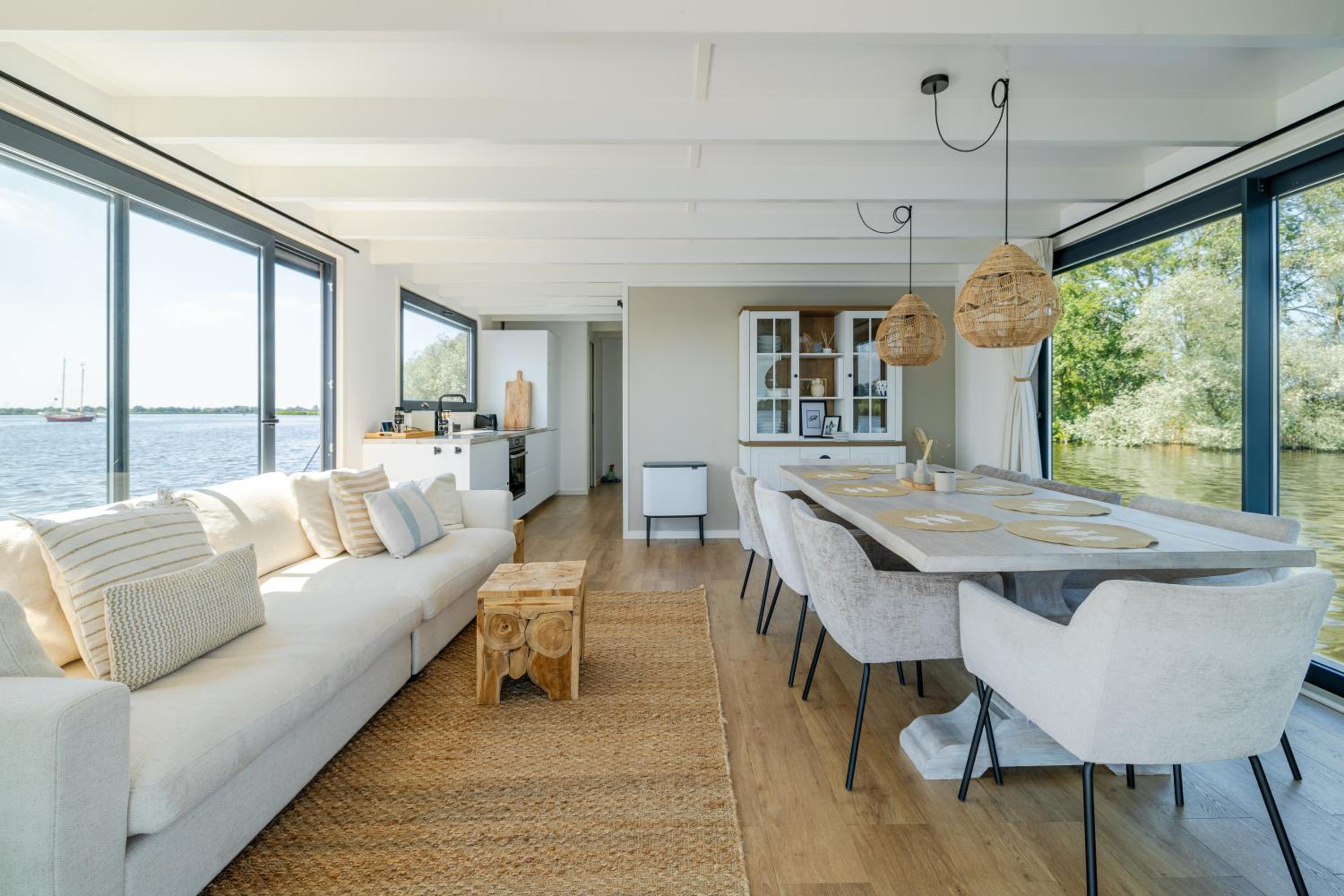 Surla houseboat 