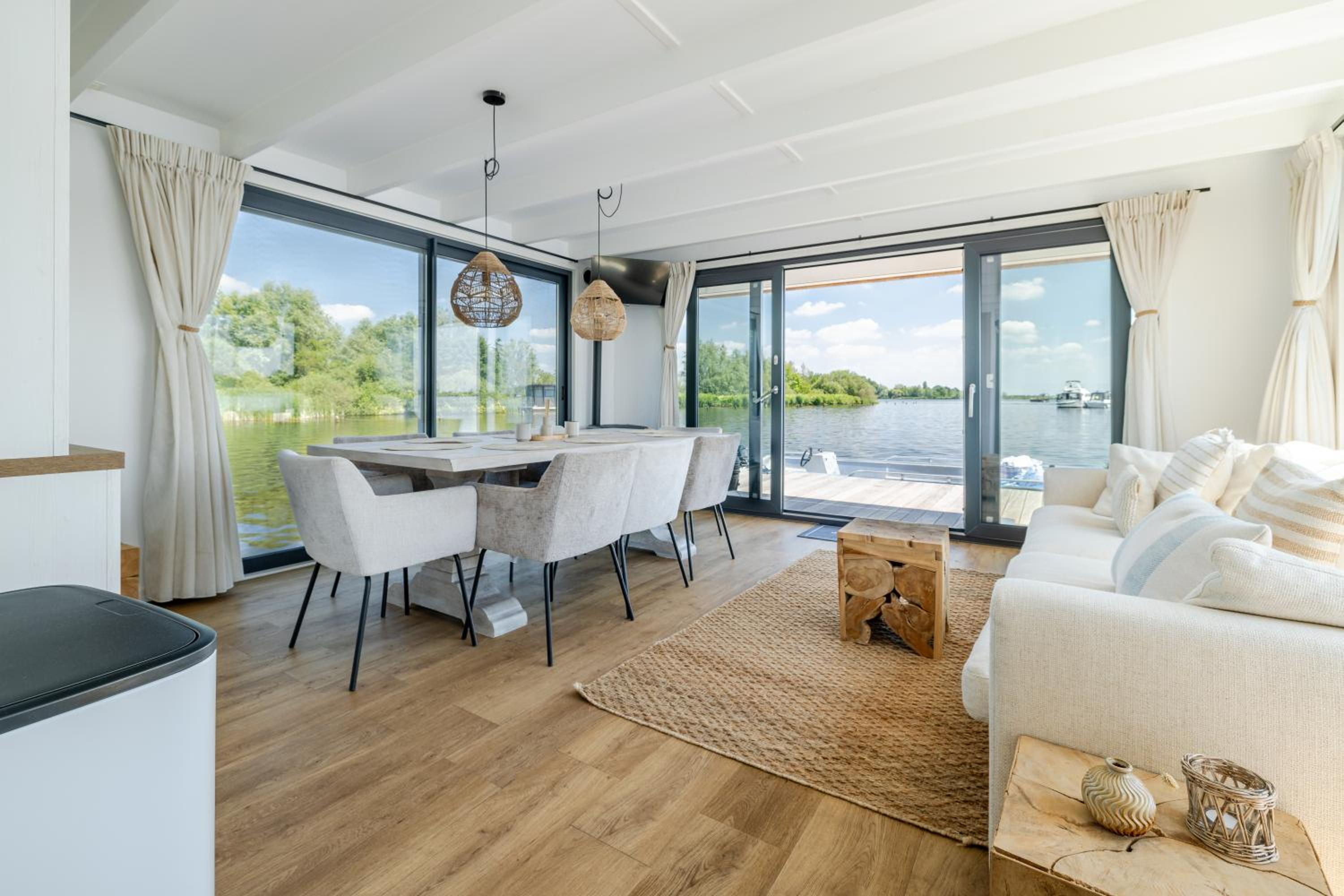 Surla houseboat 