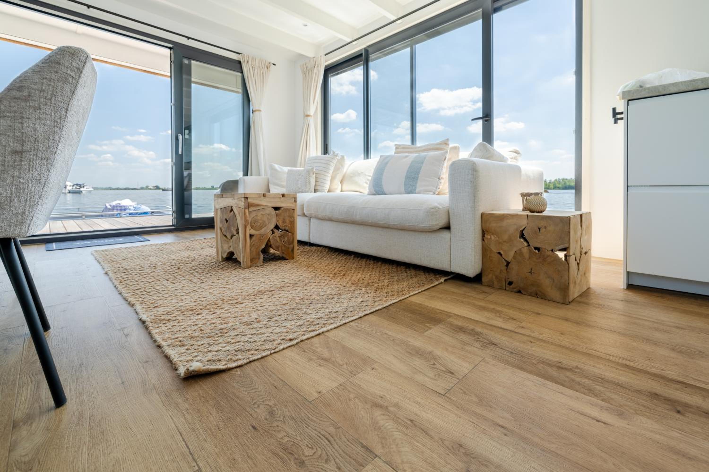 Surla houseboat 
