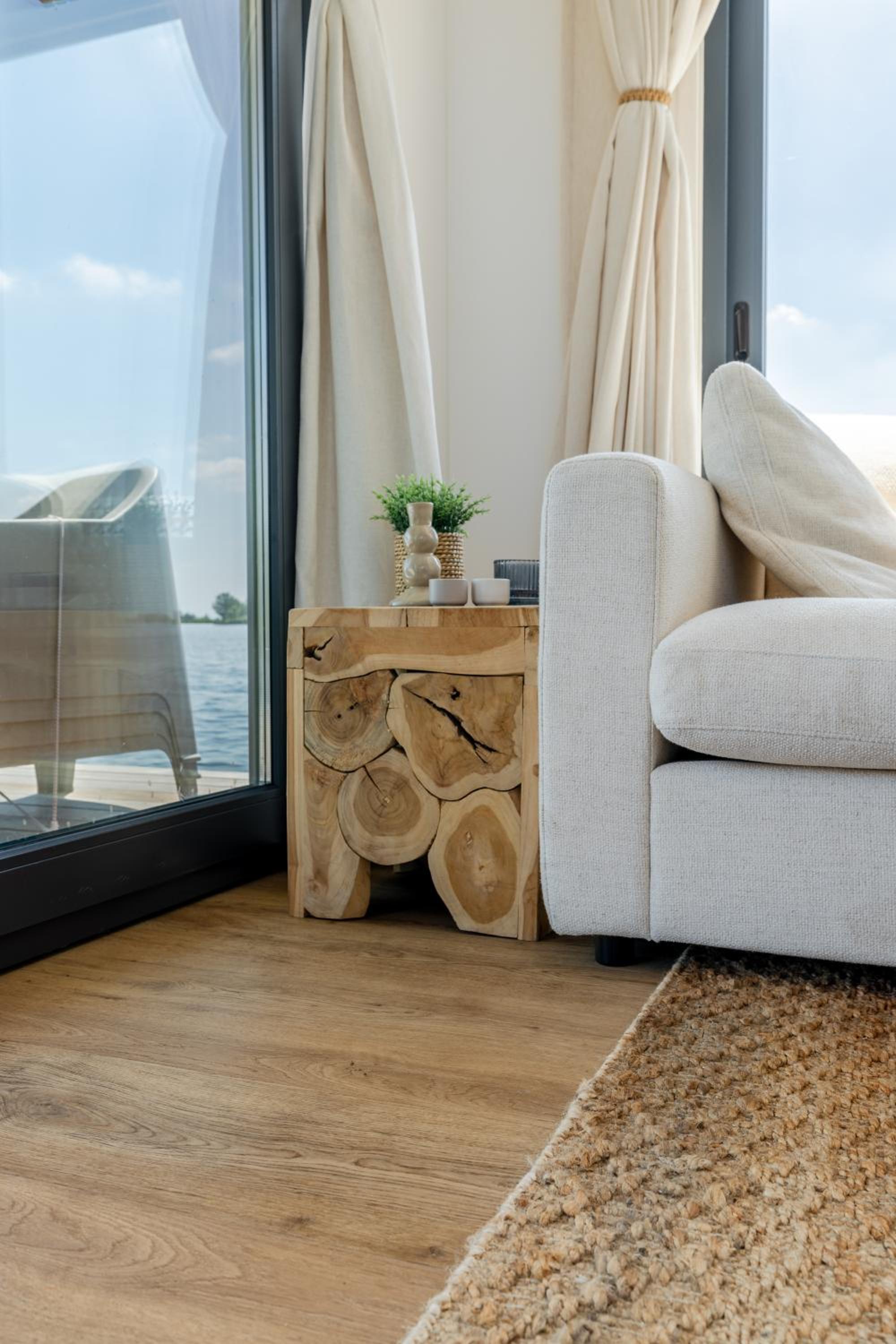 Surla houseboat 