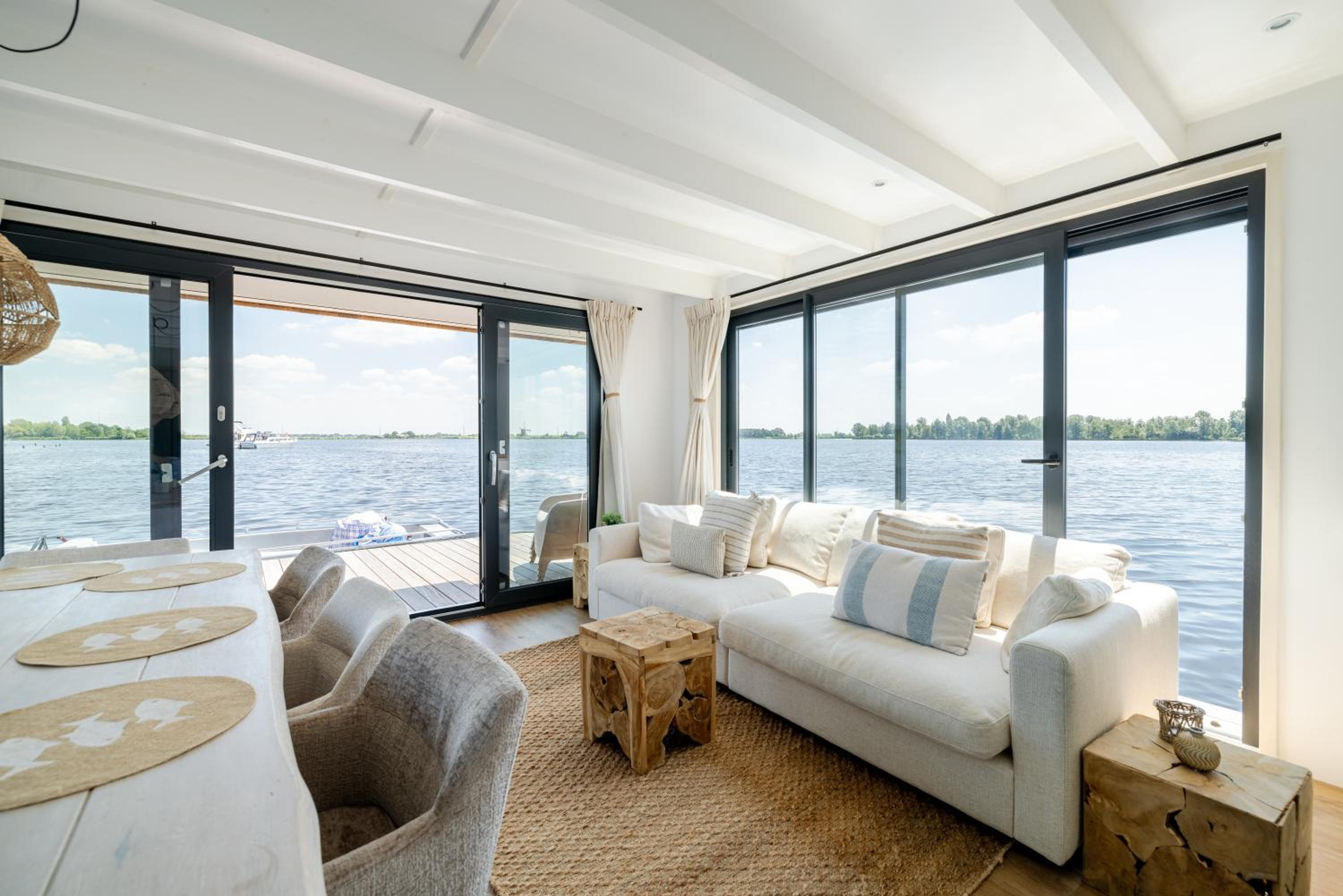 Surla houseboat 