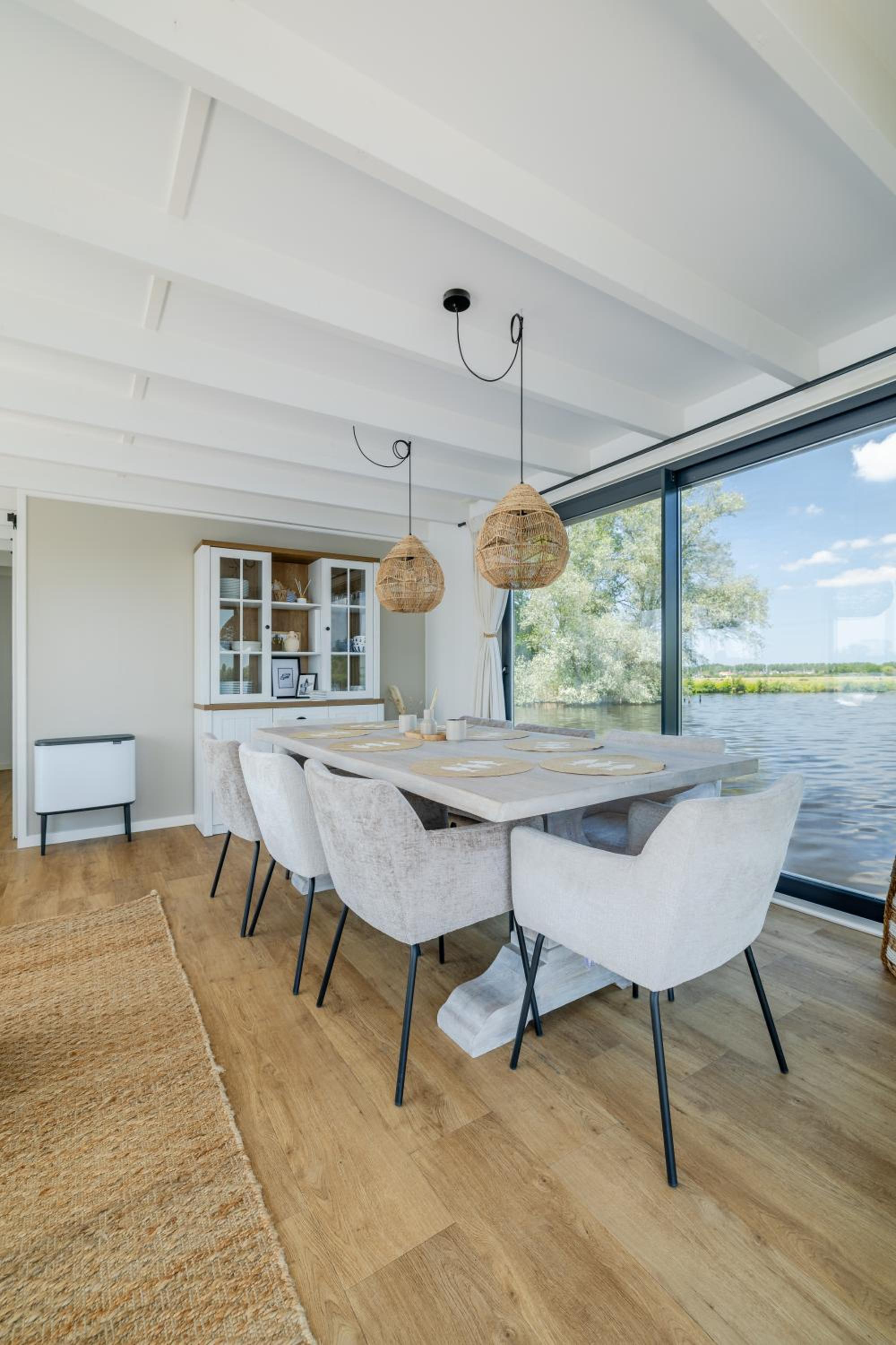 Surla houseboat 