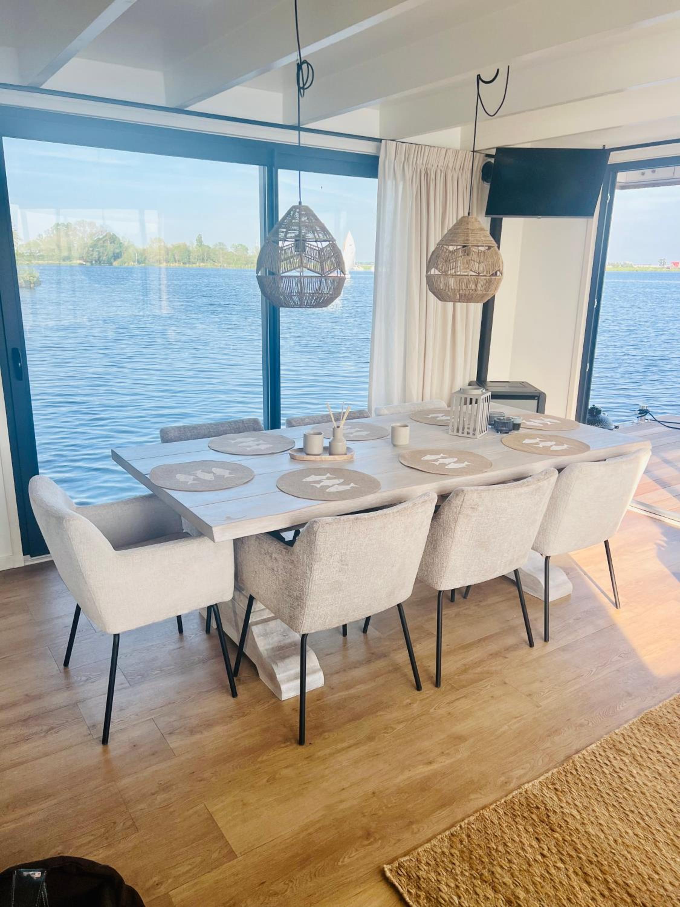 Surla houseboat 