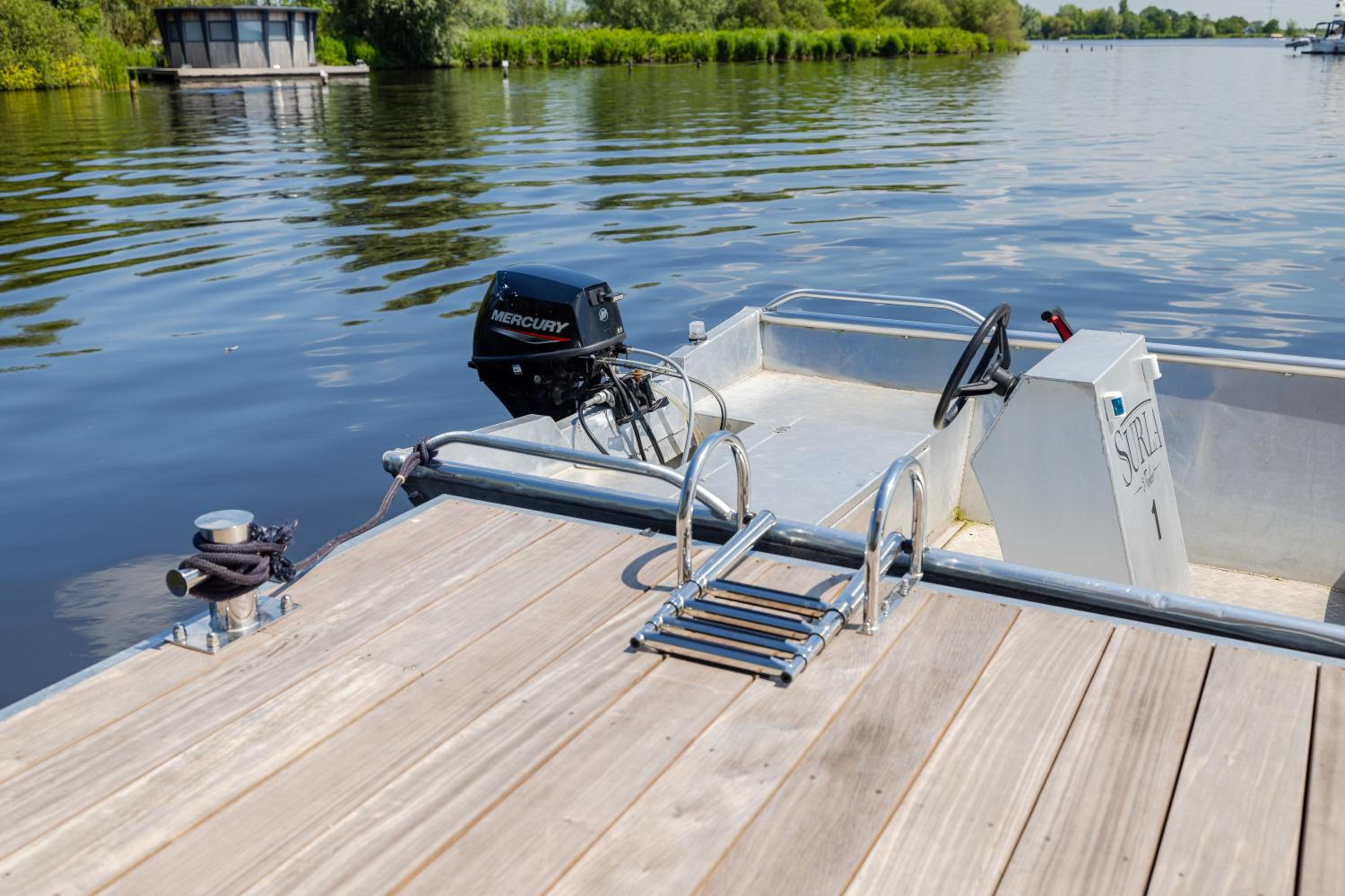 Surla houseboat 