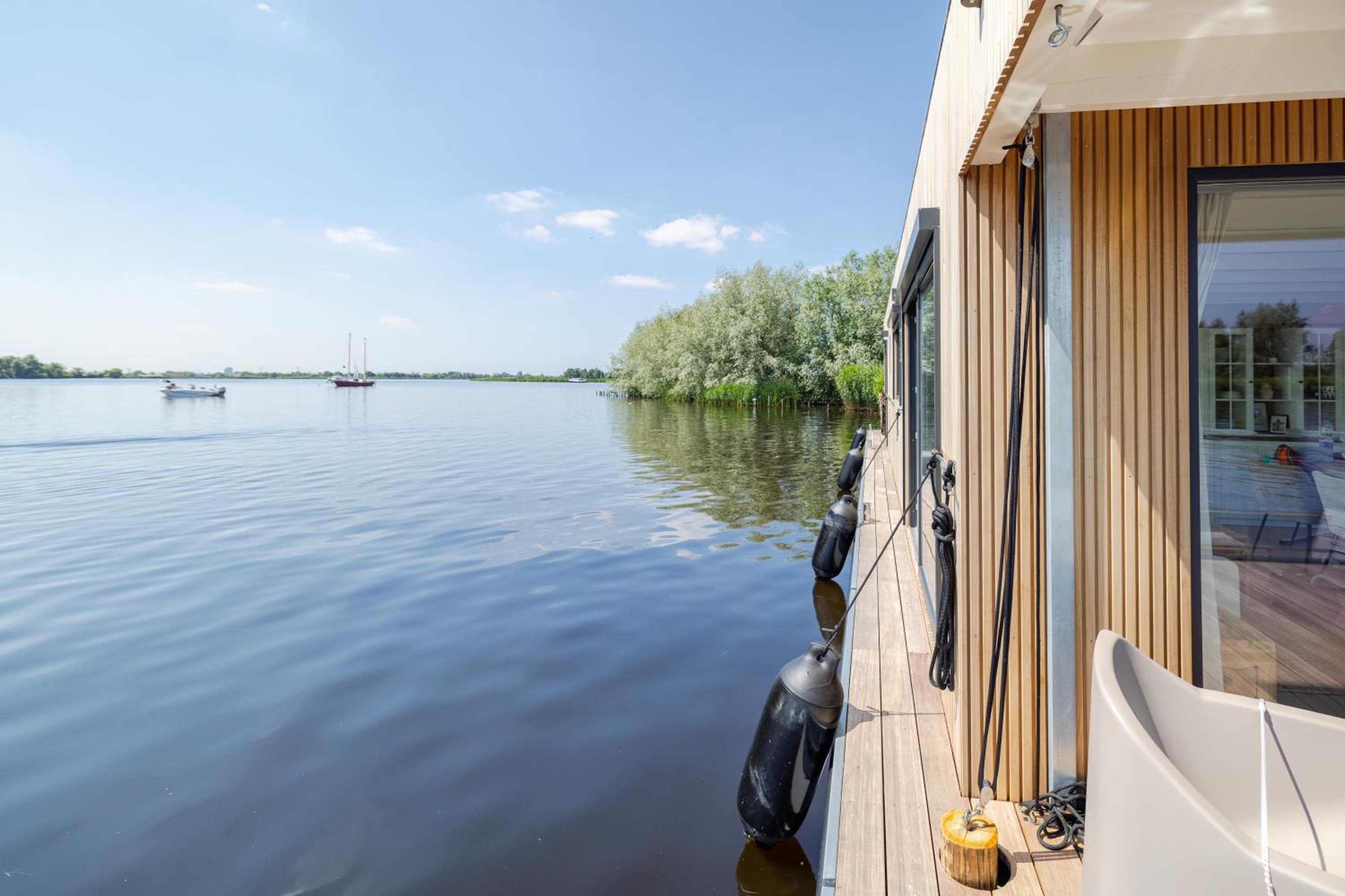 Surla houseboat 