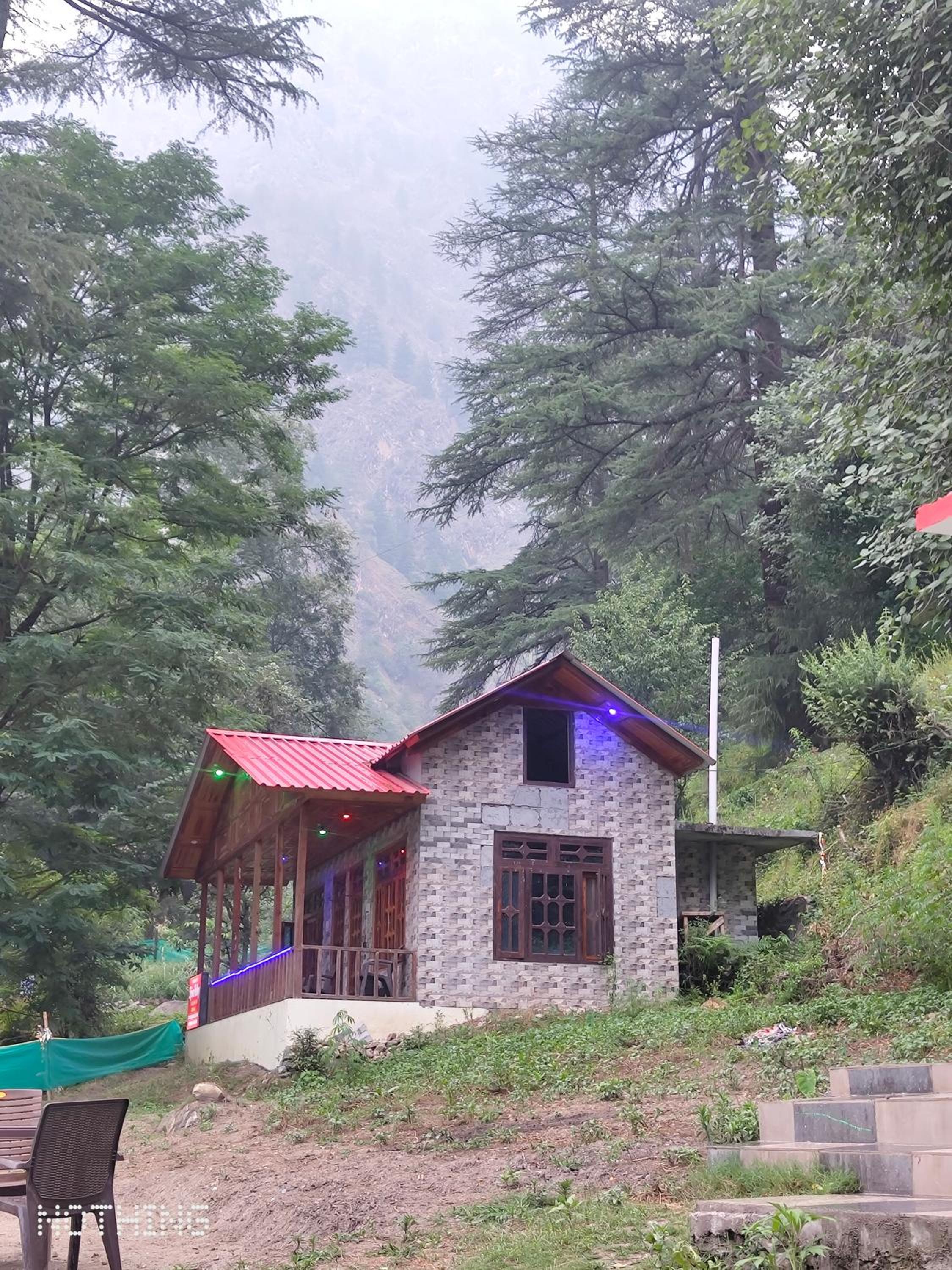 SHIVA VALLEY CAFE & HOME STAy