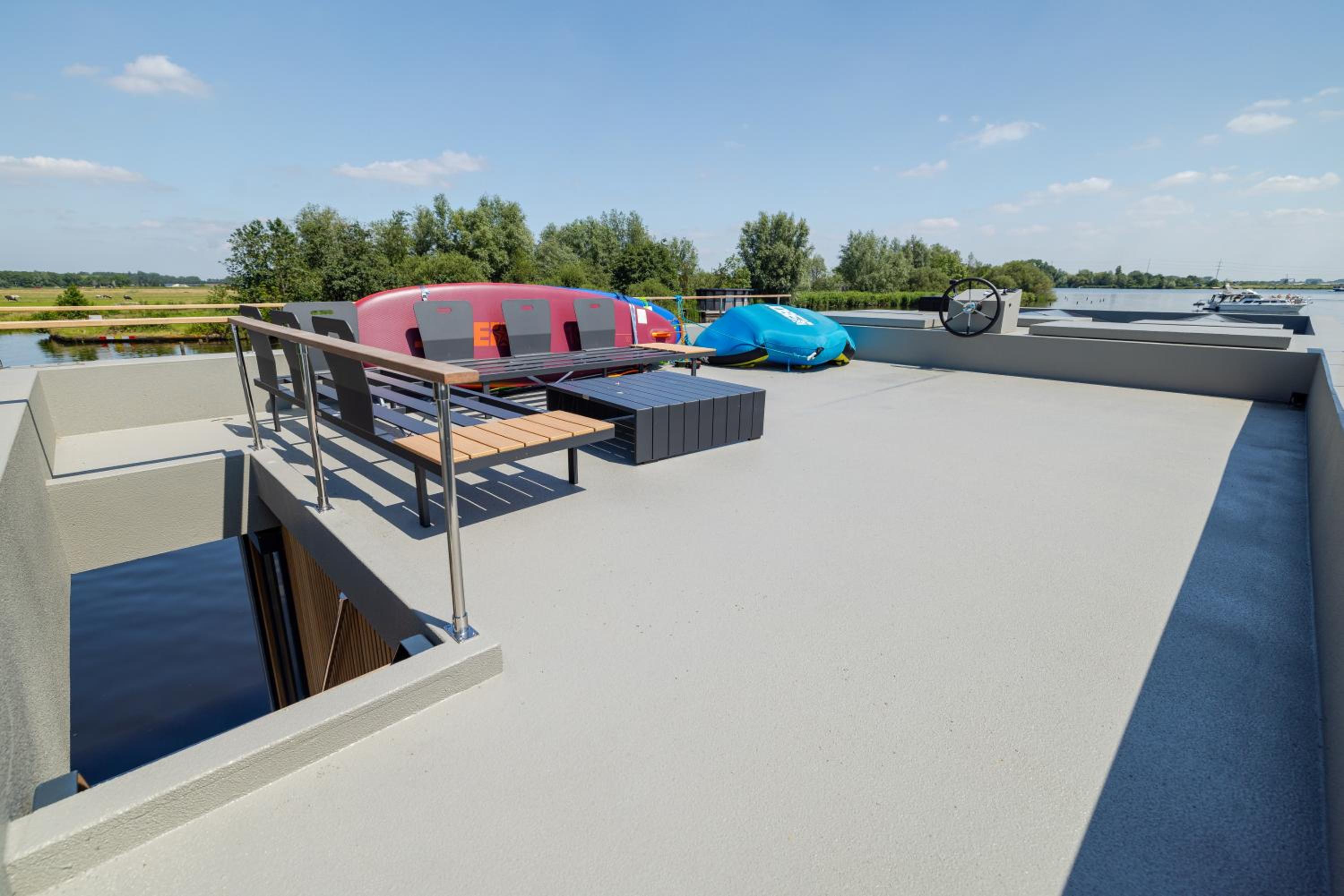 Surla houseboat 