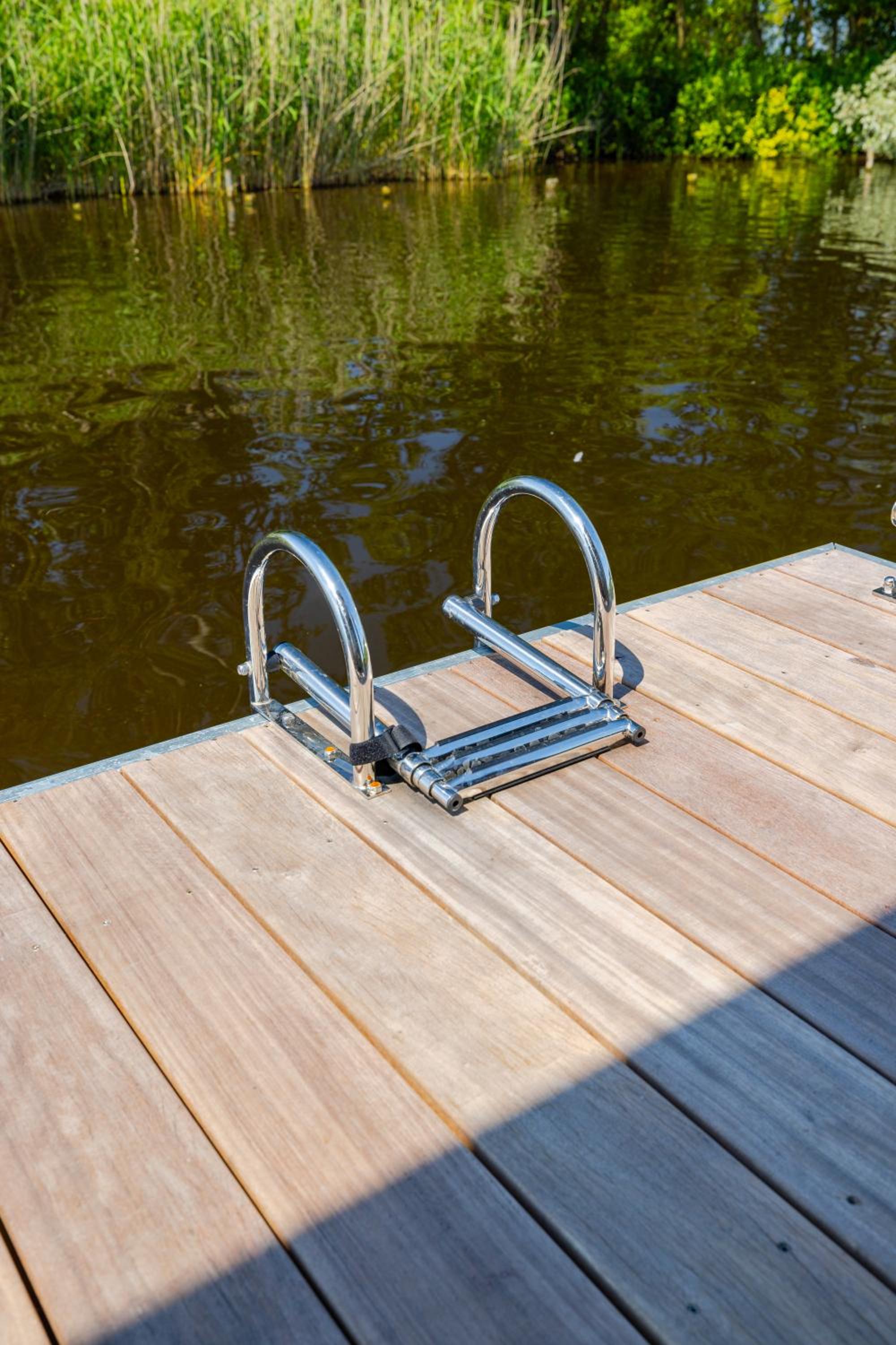 Surla houseboat 