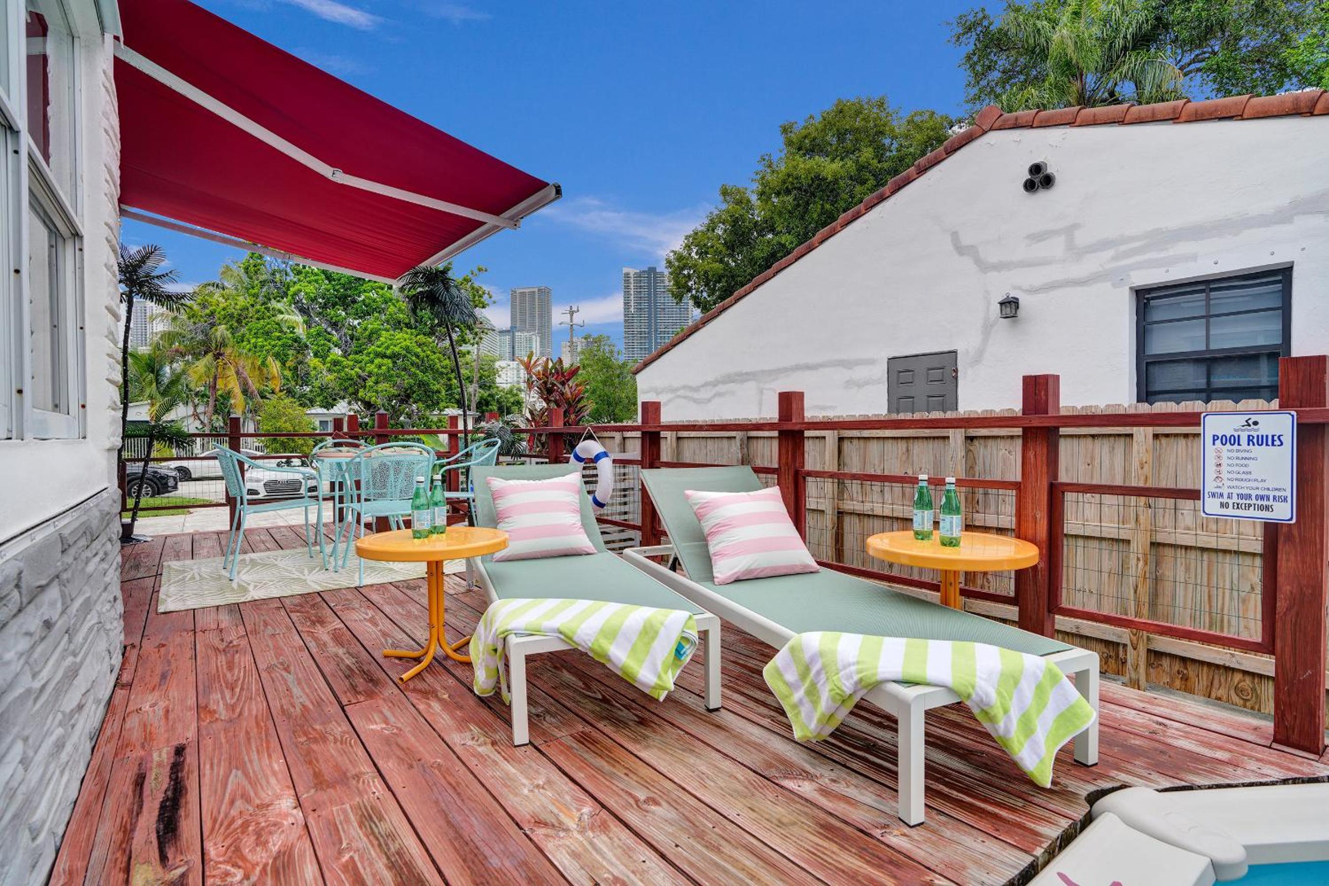 5 Mins Brickell - Pool & Billiards - Retro Miami