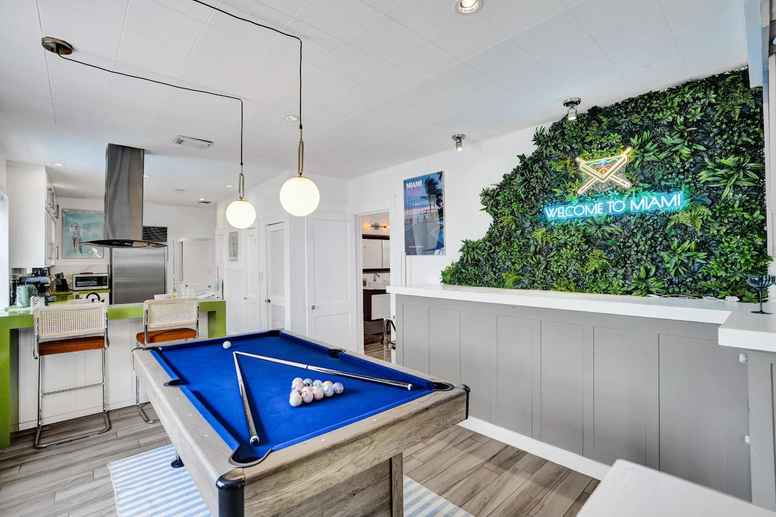 5 Mins Brickell - Pool & Billiards - Retro Miami