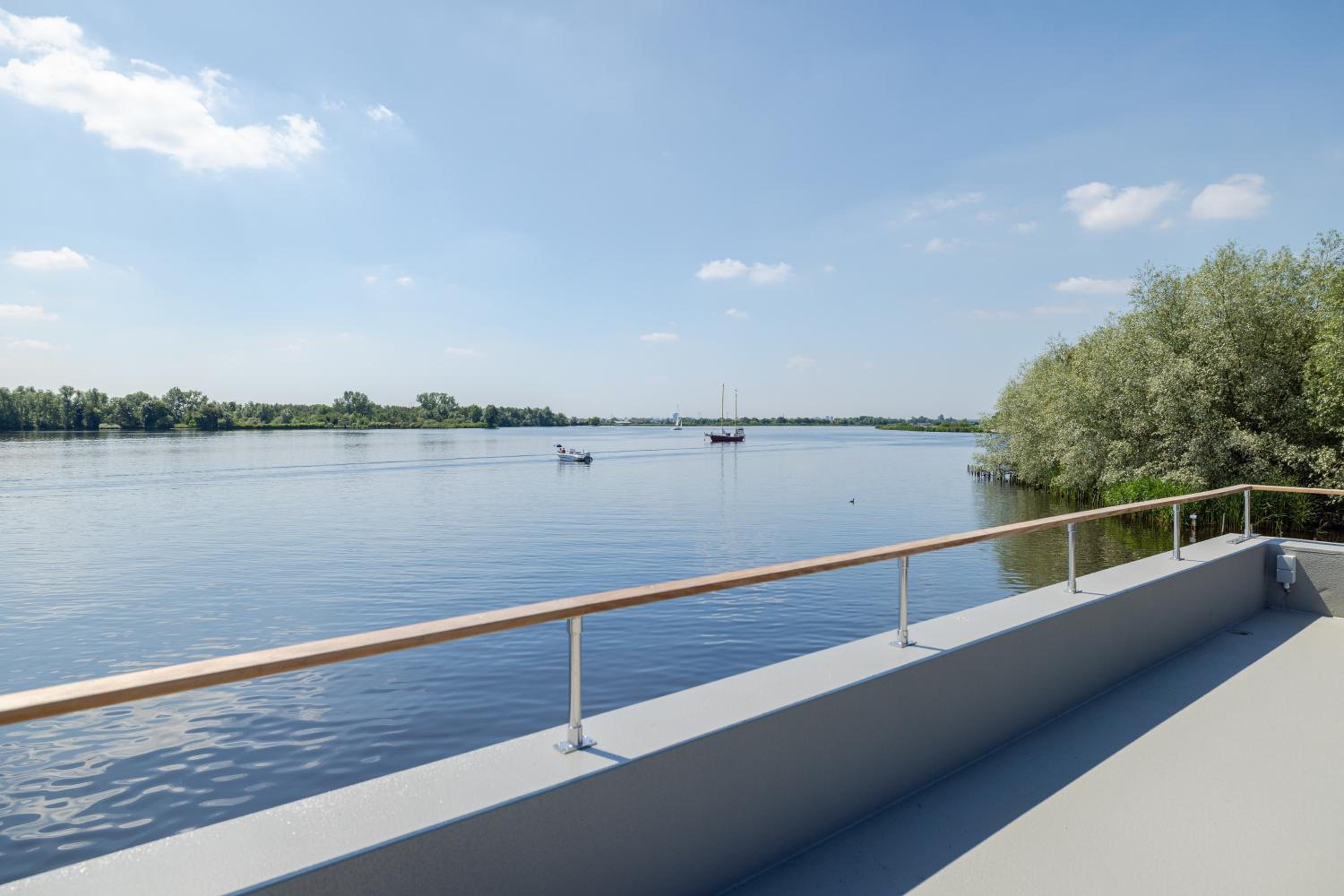 Surla houseboat 