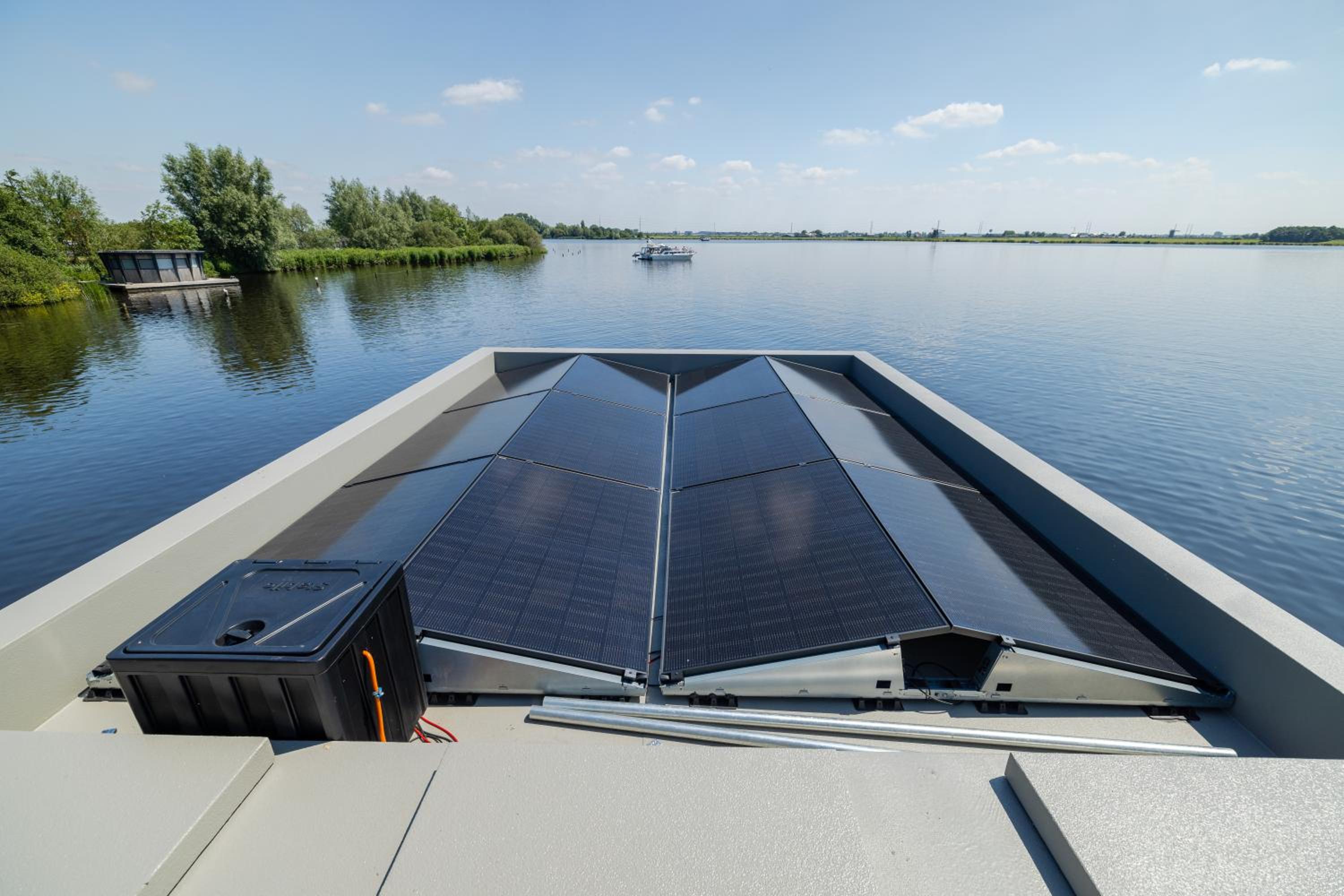 Surla houseboat 