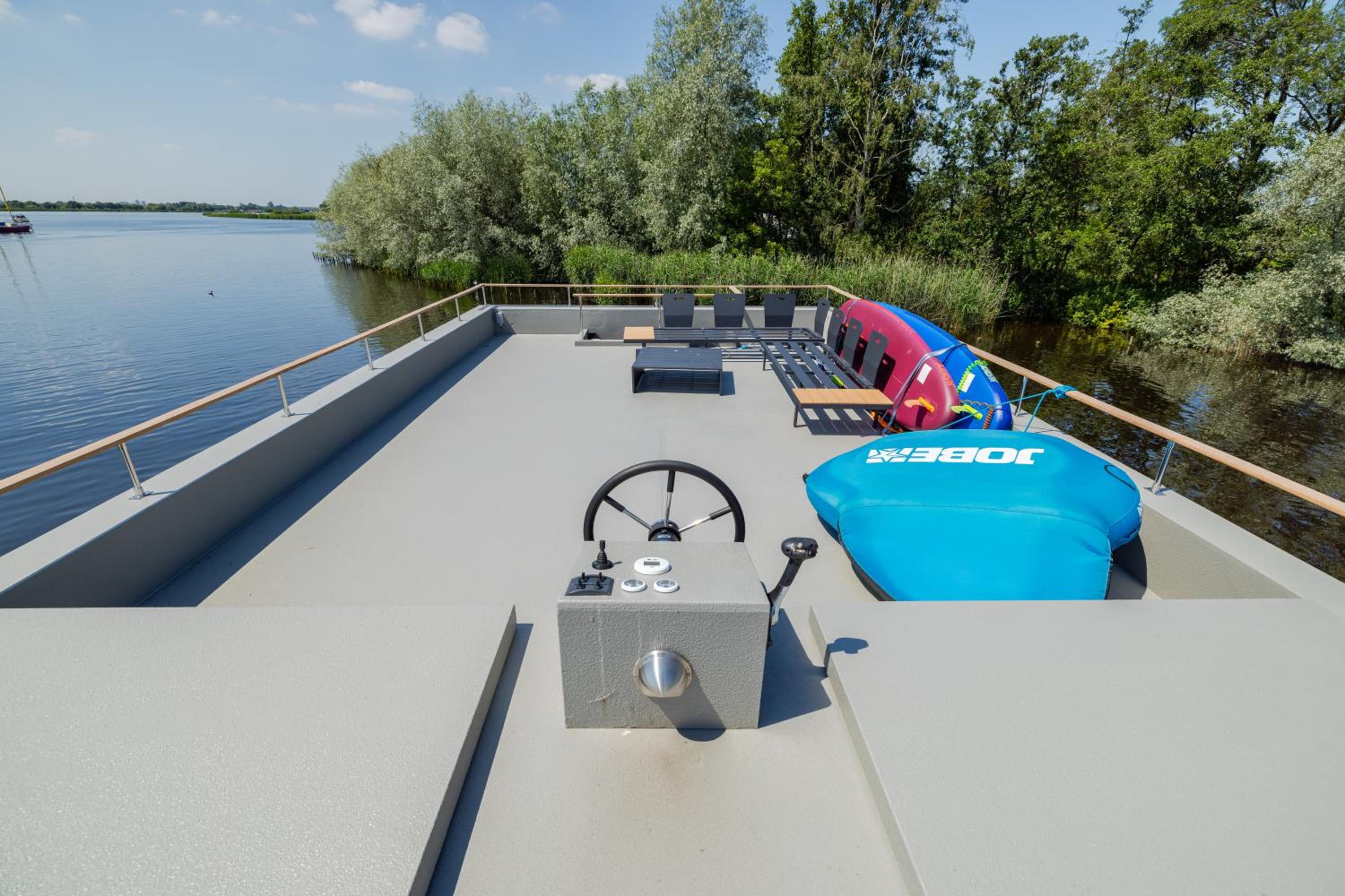 Surla houseboat 