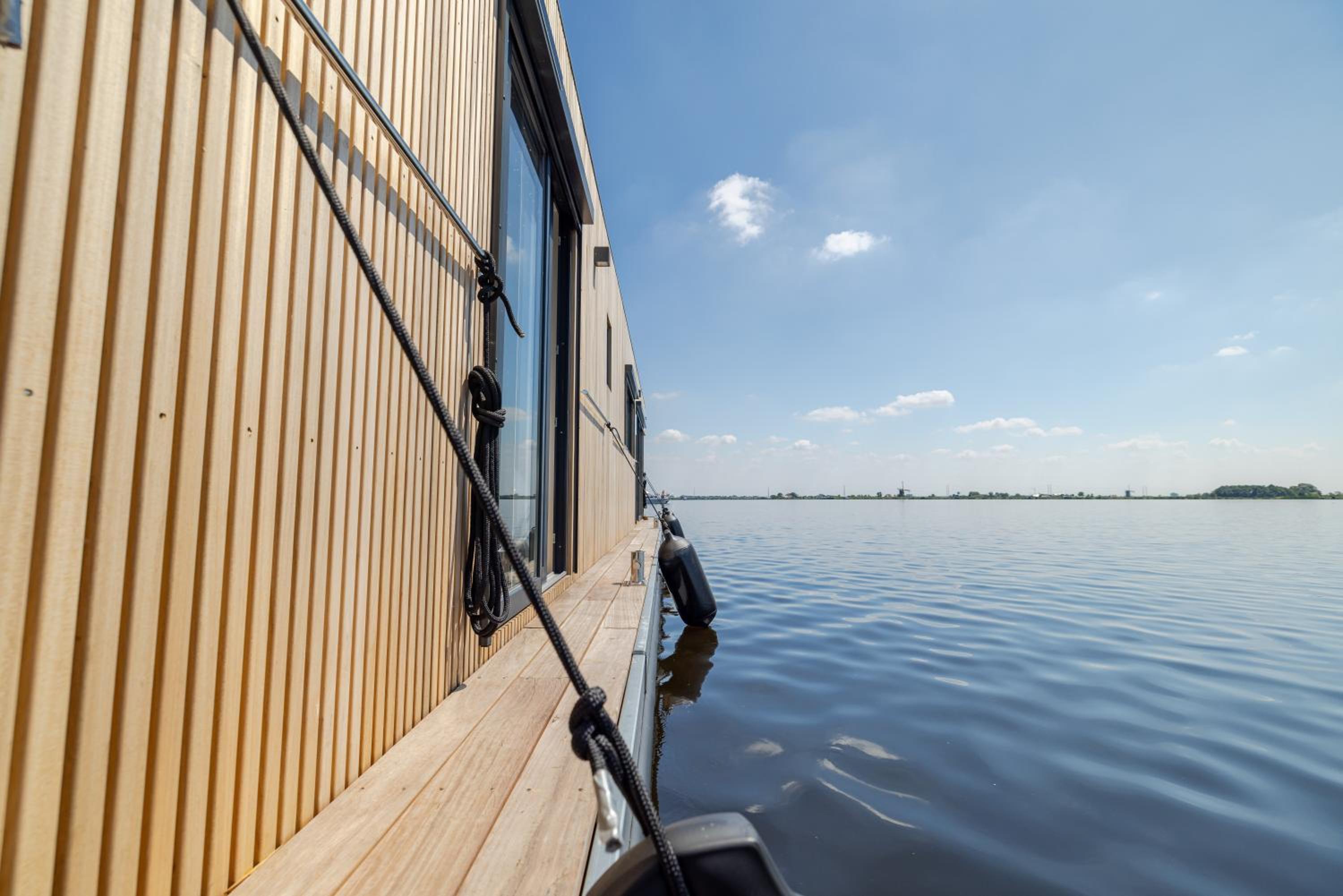 Surla houseboat 
