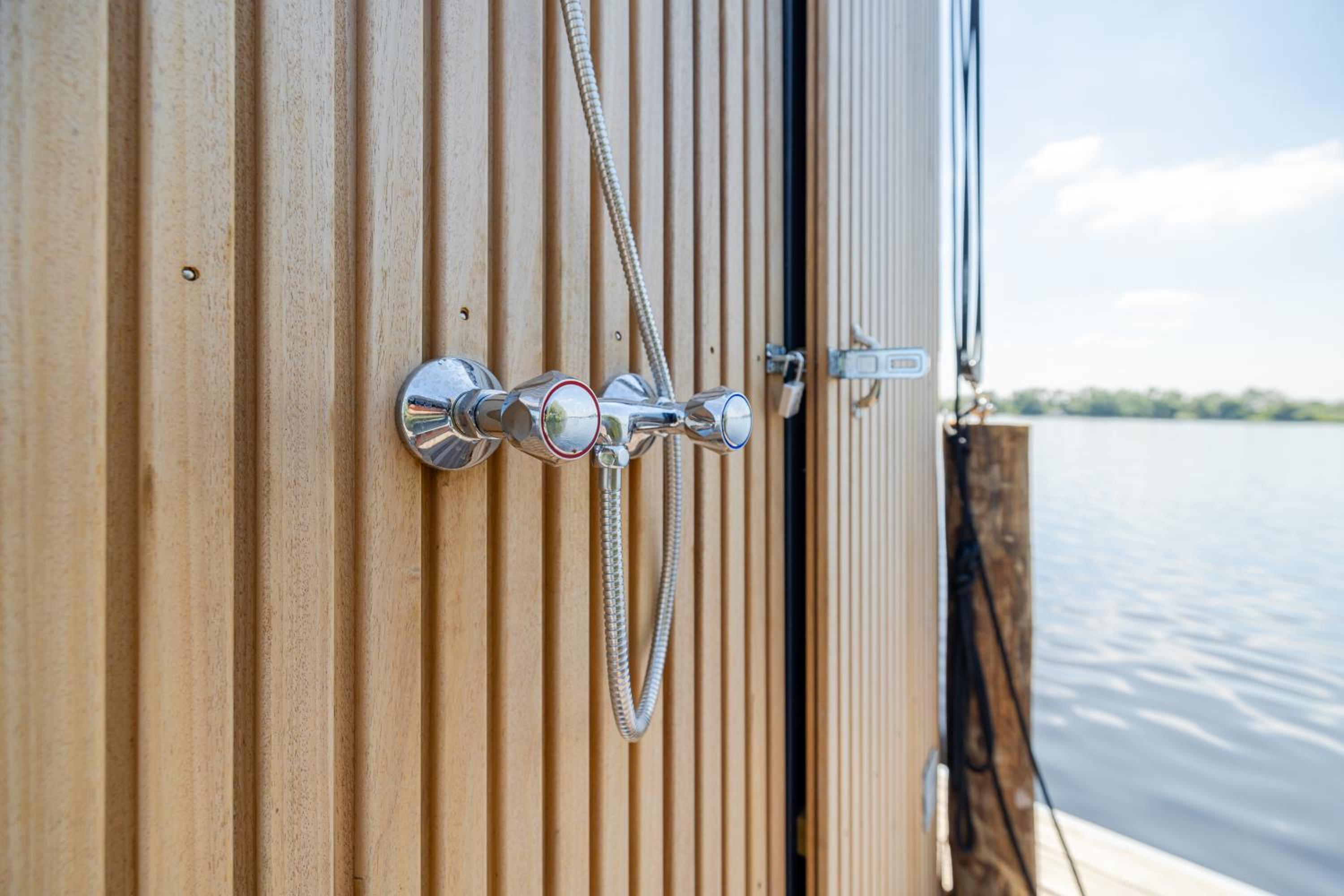 Surla houseboat 