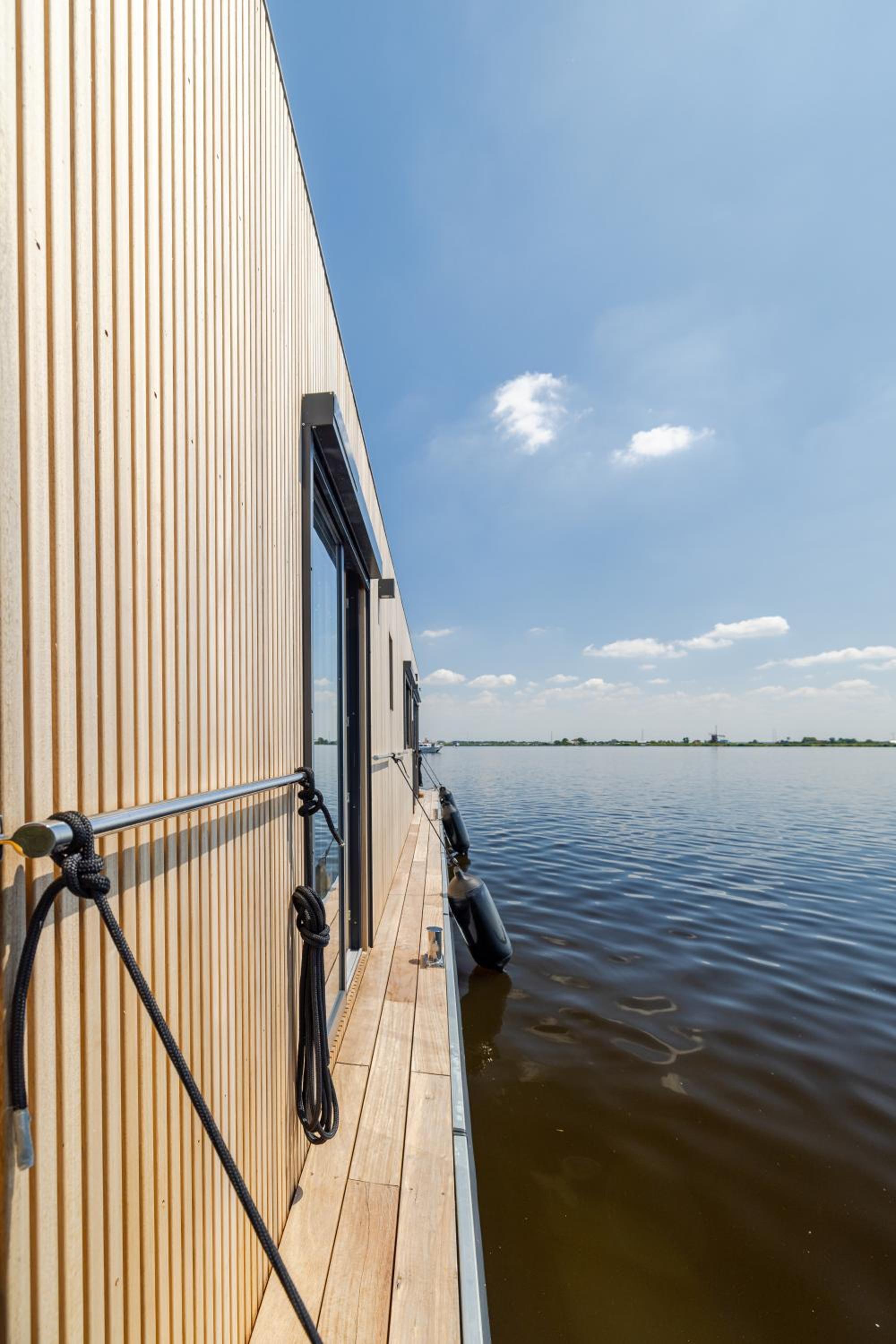 Surla houseboat 