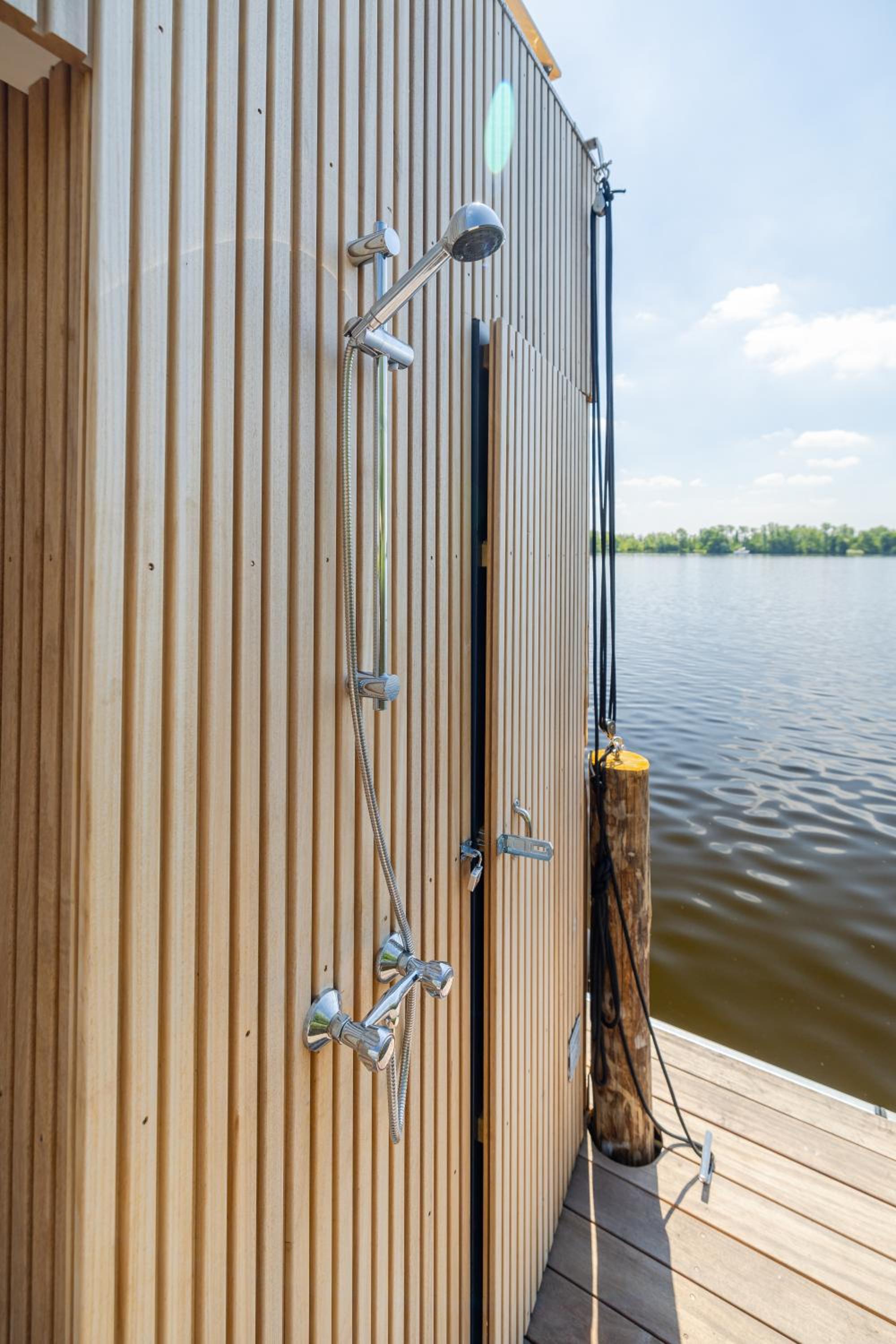 Surla houseboat 