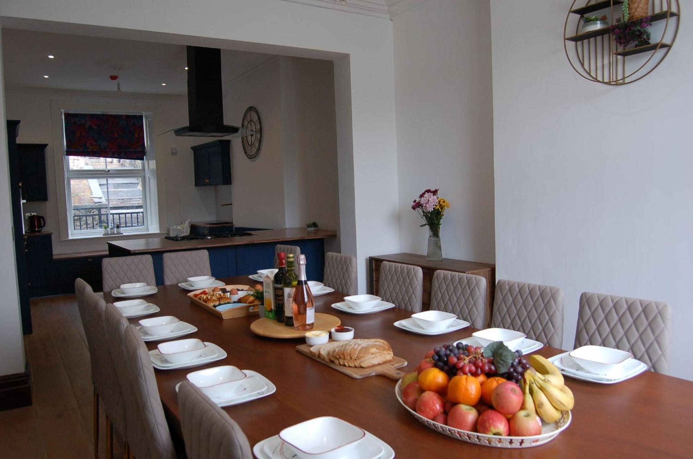 Eryri Snowdonia Premier Family Retreat with Hot Tub and Fire Pit