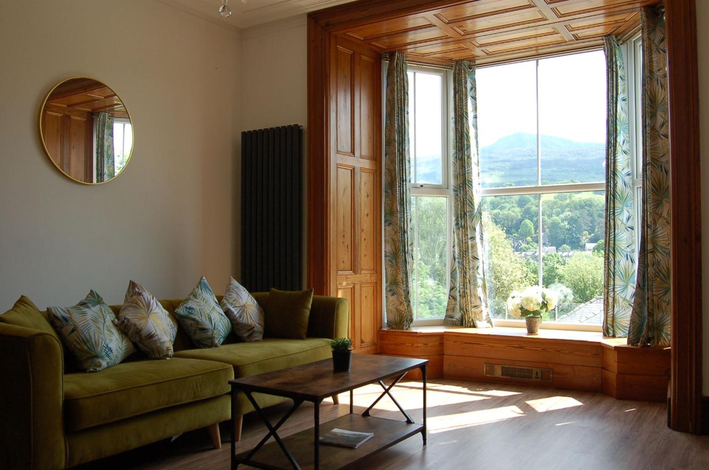 Eryri Snowdonia Premier Family Retreat with Hot Tub and Fire Pit