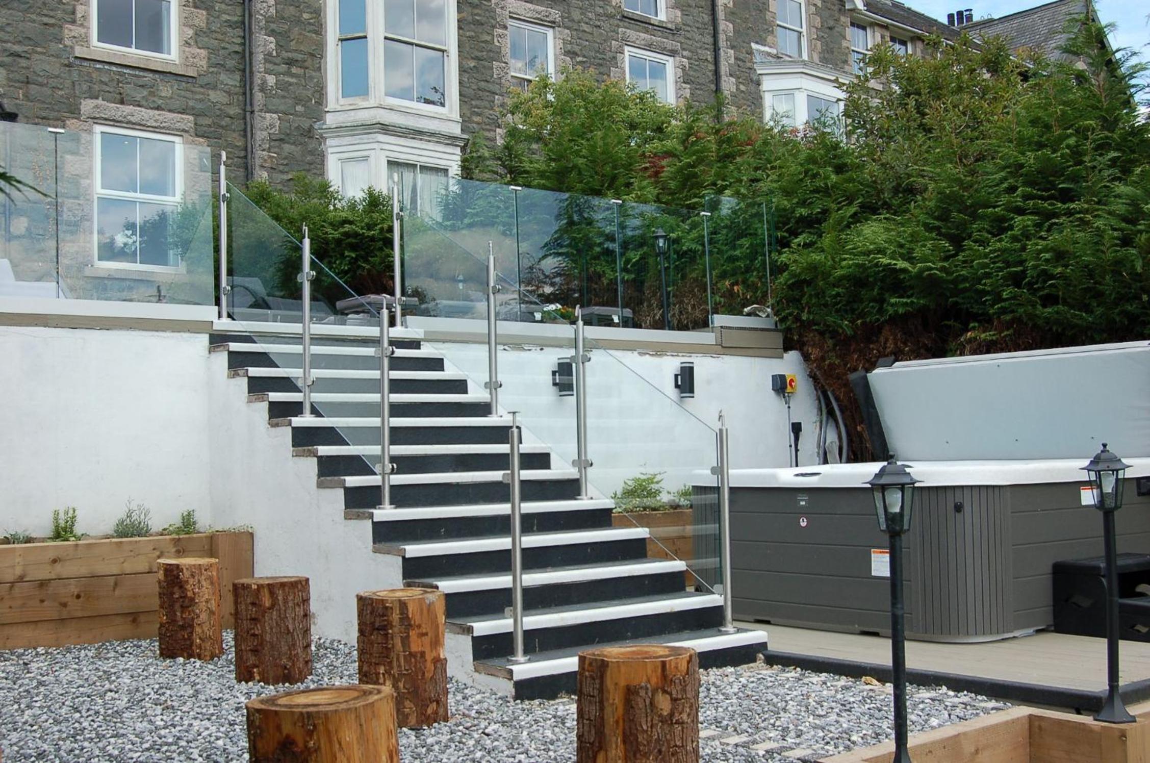 Eryri Snowdonia Premier Family Retreat with Hot Tub and Fire Pit