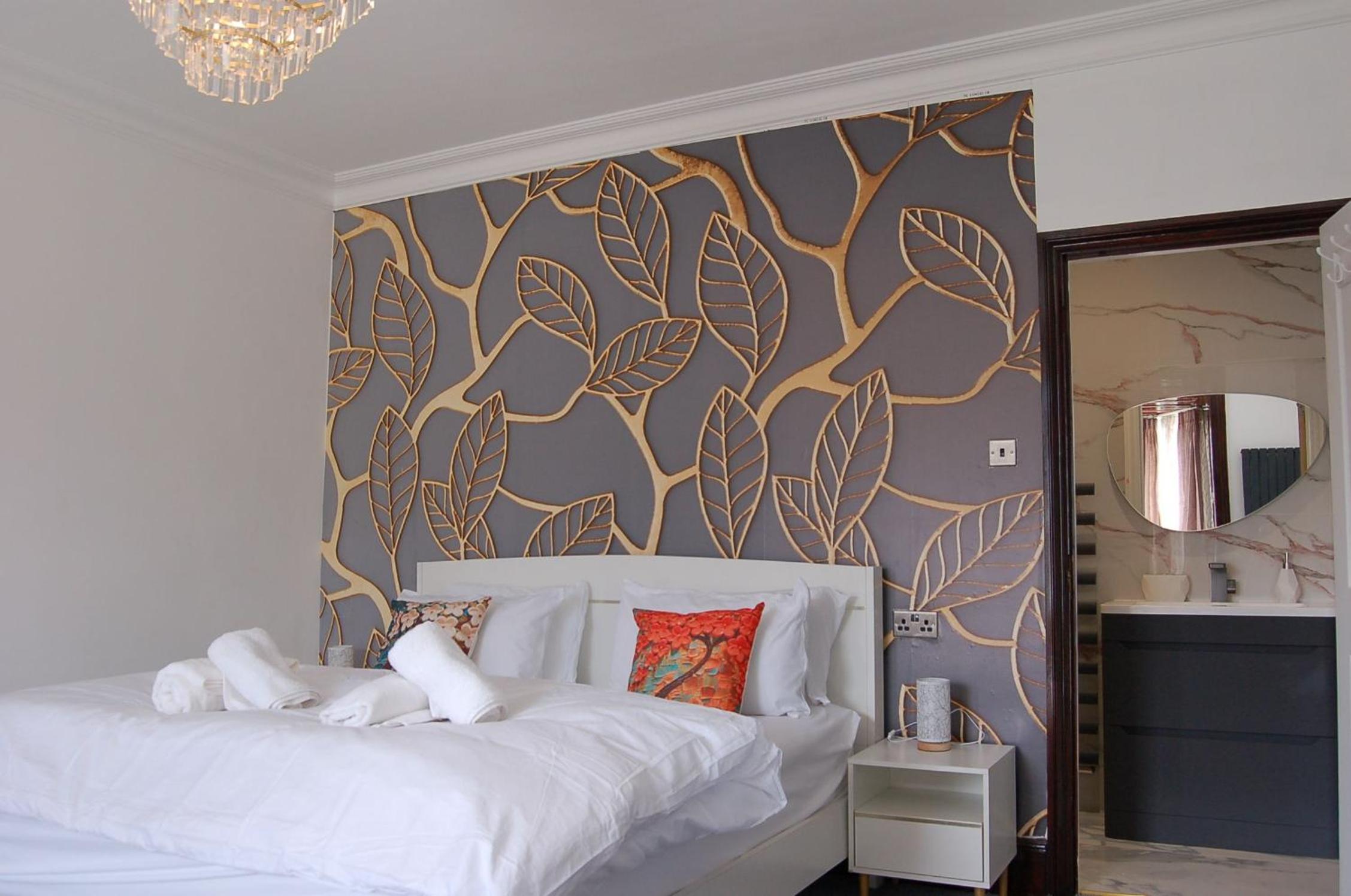 Eryri Snowdonia Premier Family Retreat with Hot Tub and Fire Pit