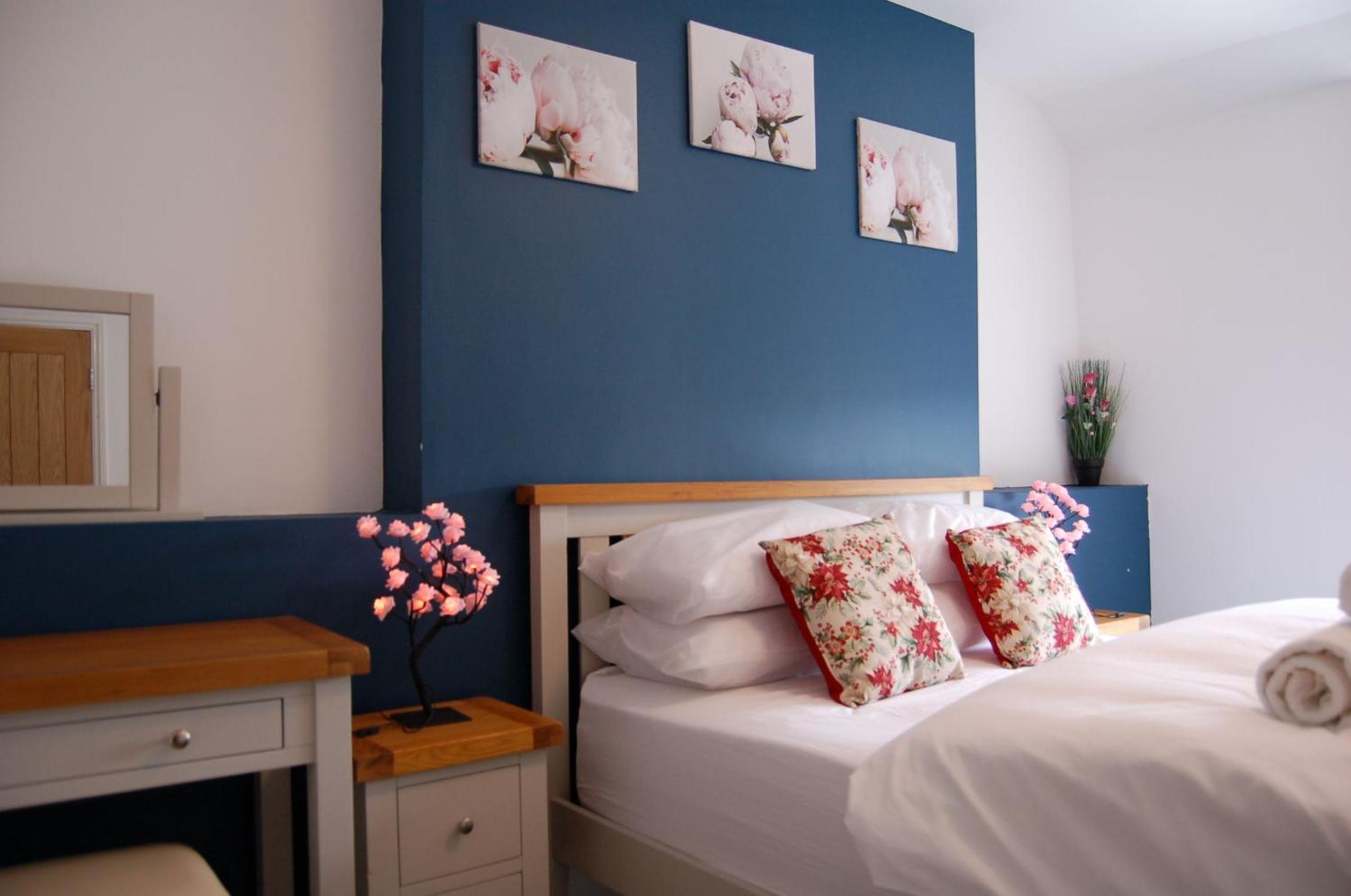 Eryri Snowdonia Premier Family Retreat with Hot Tub and Fire Pit