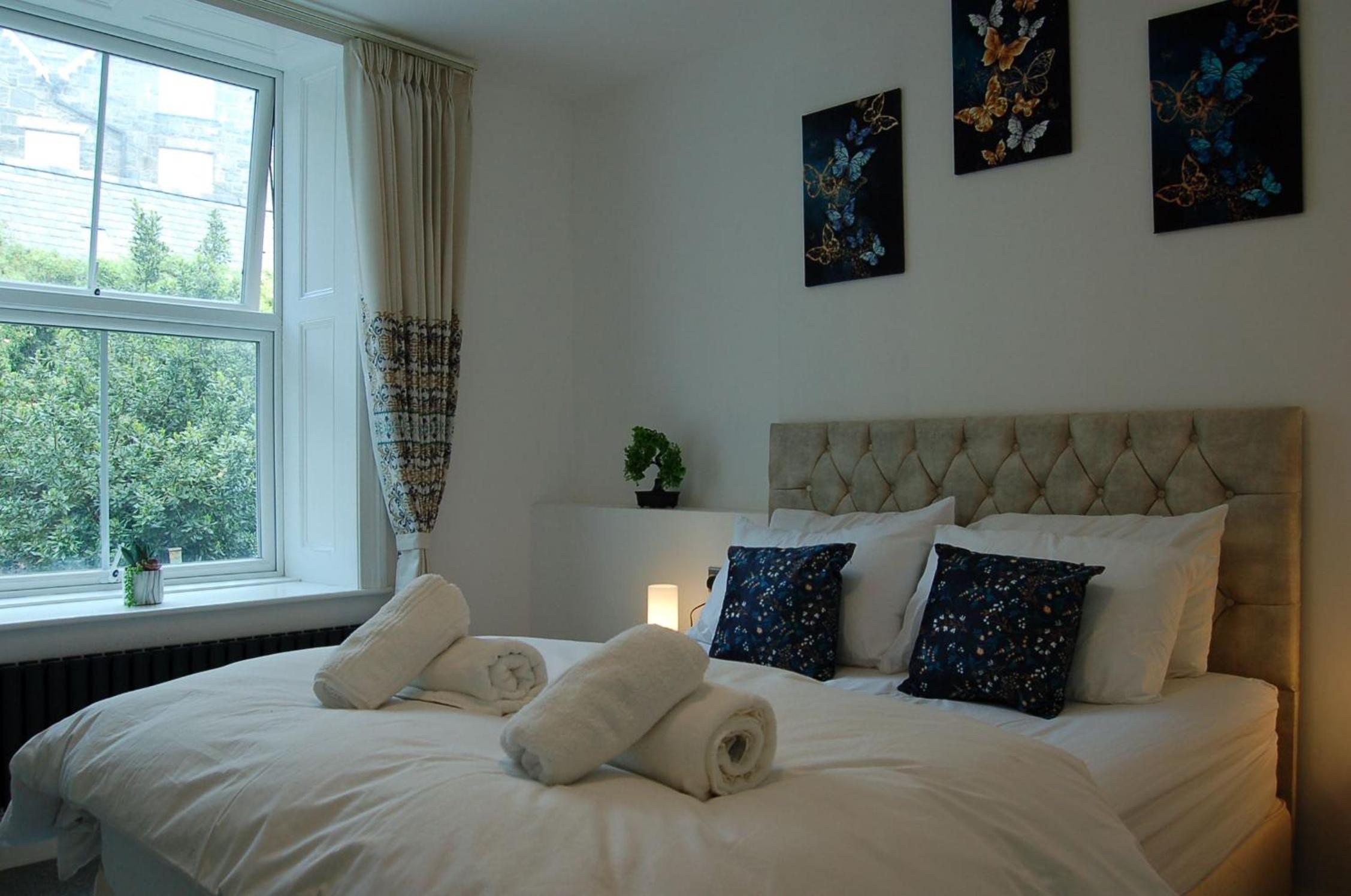 Eryri Snowdonia Premier Family Retreat with Hot Tub and Fire Pit