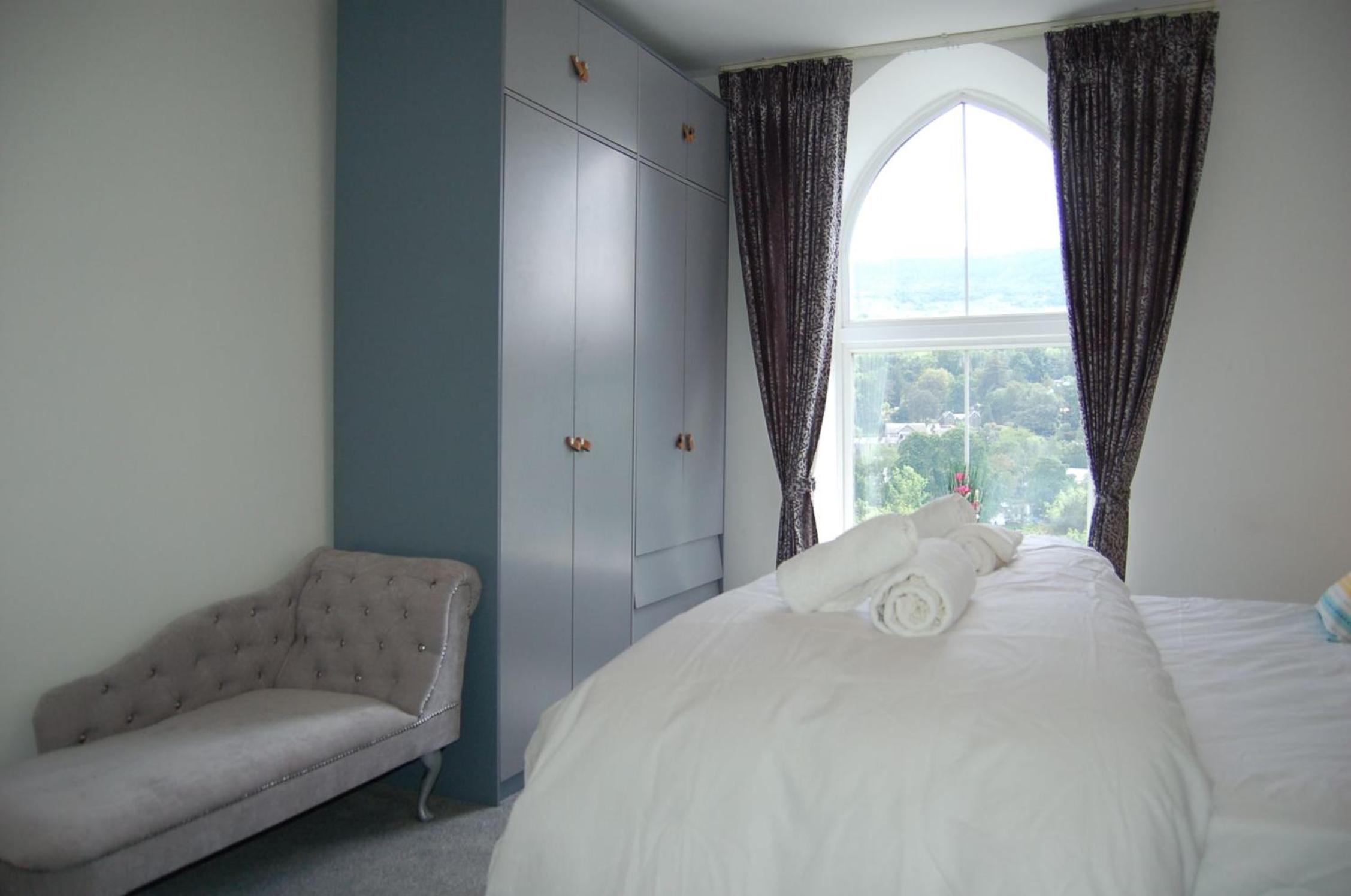 Eryri Snowdonia Premier Family Retreat with Hot Tub and Fire Pit