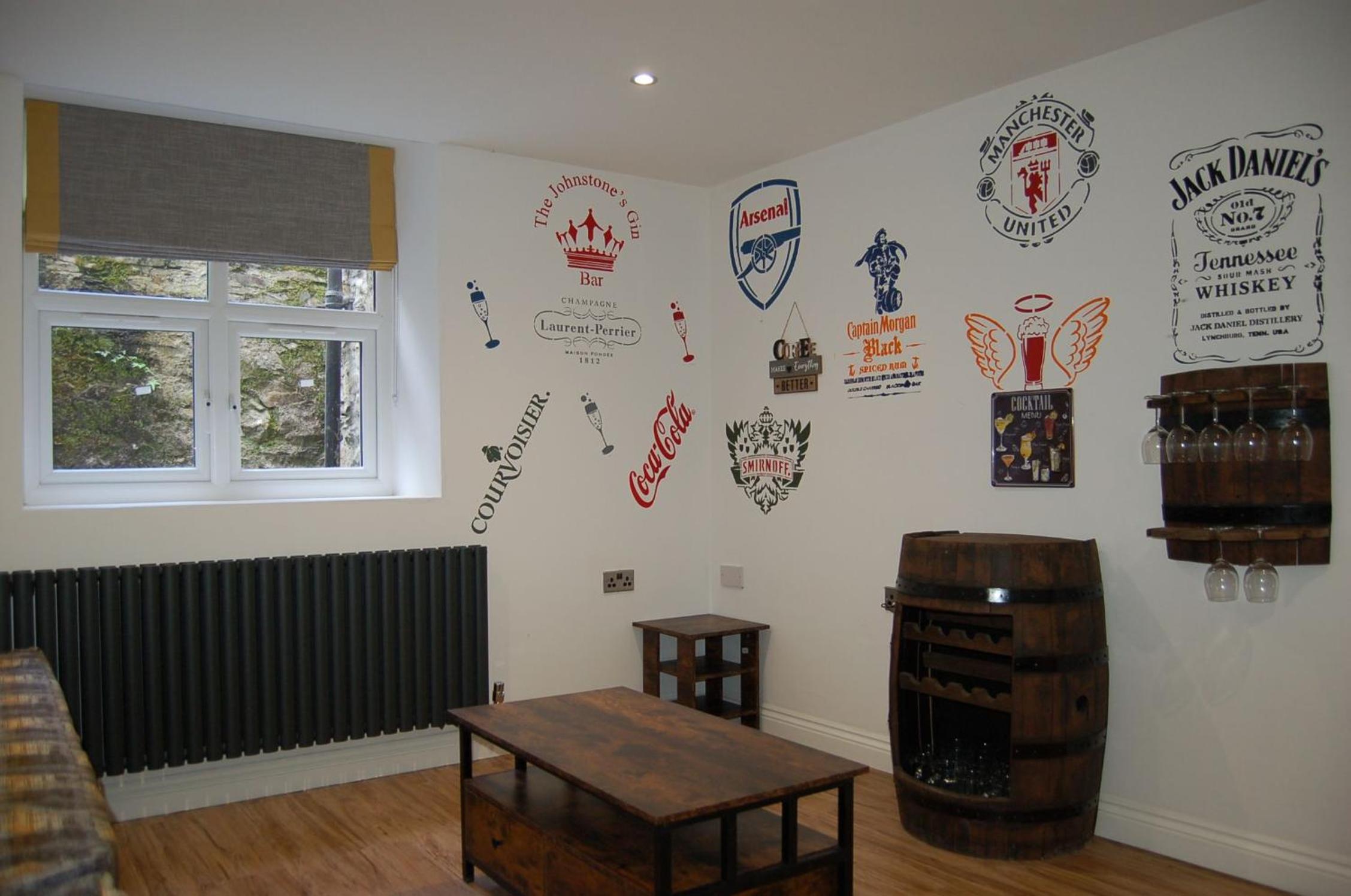 Eryri Snowdonia Premier Family Retreat with Hot Tub and Fire Pit