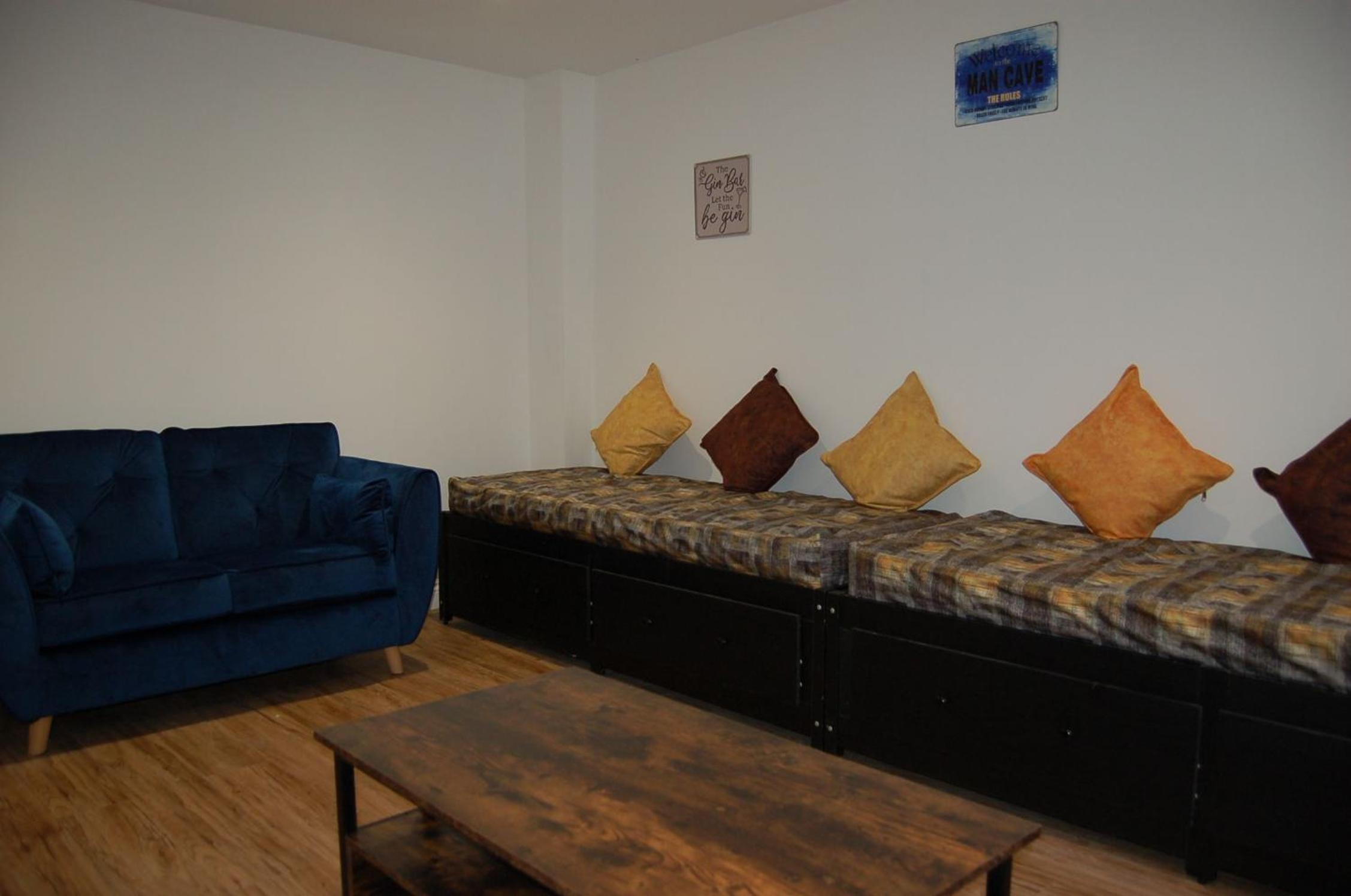 Eryri Snowdonia Premier Family Retreat with Hot Tub and Fire Pit