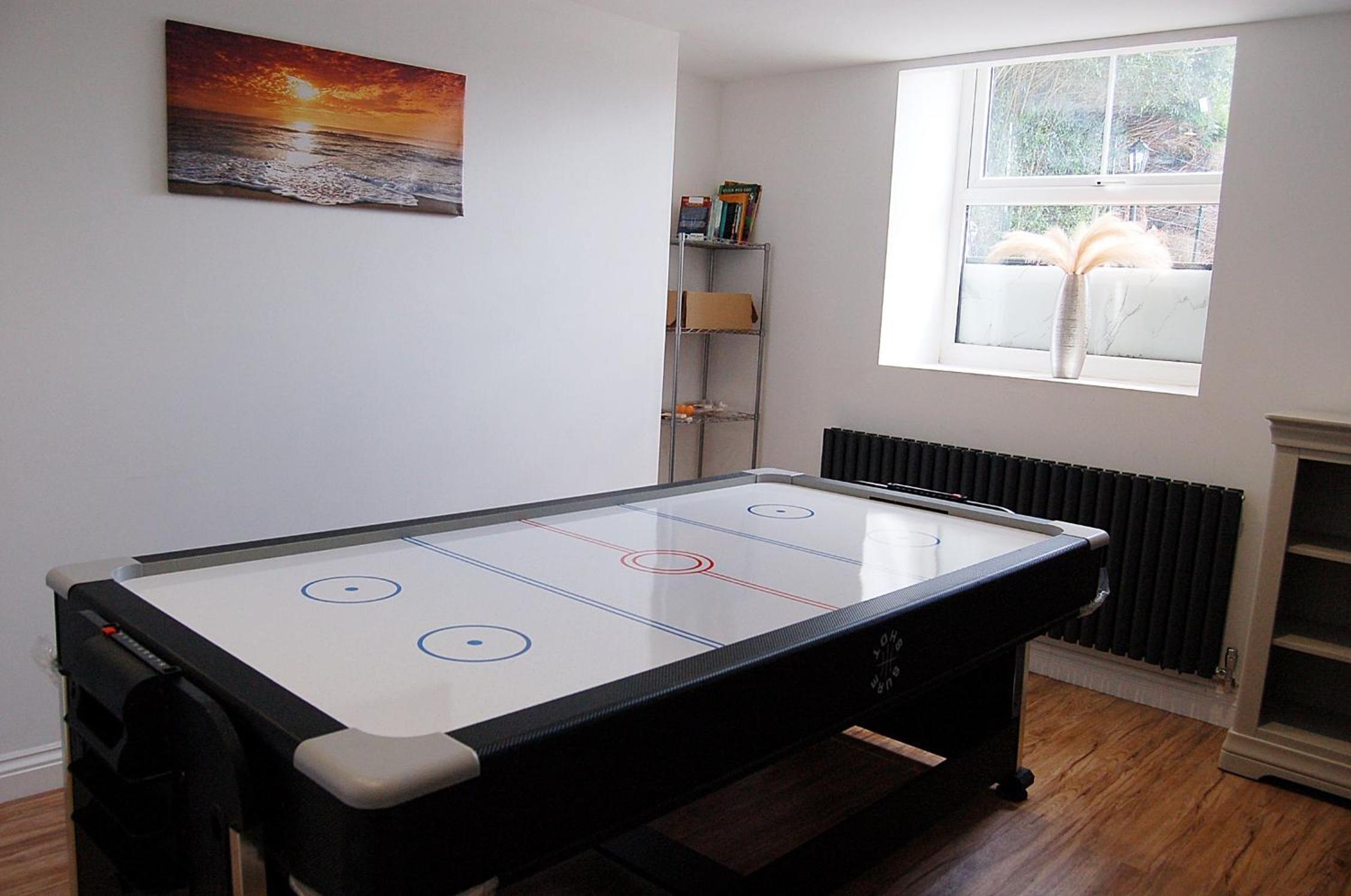 Eryri Snowdonia Premier Family Retreat with Hot Tub and Fire Pit