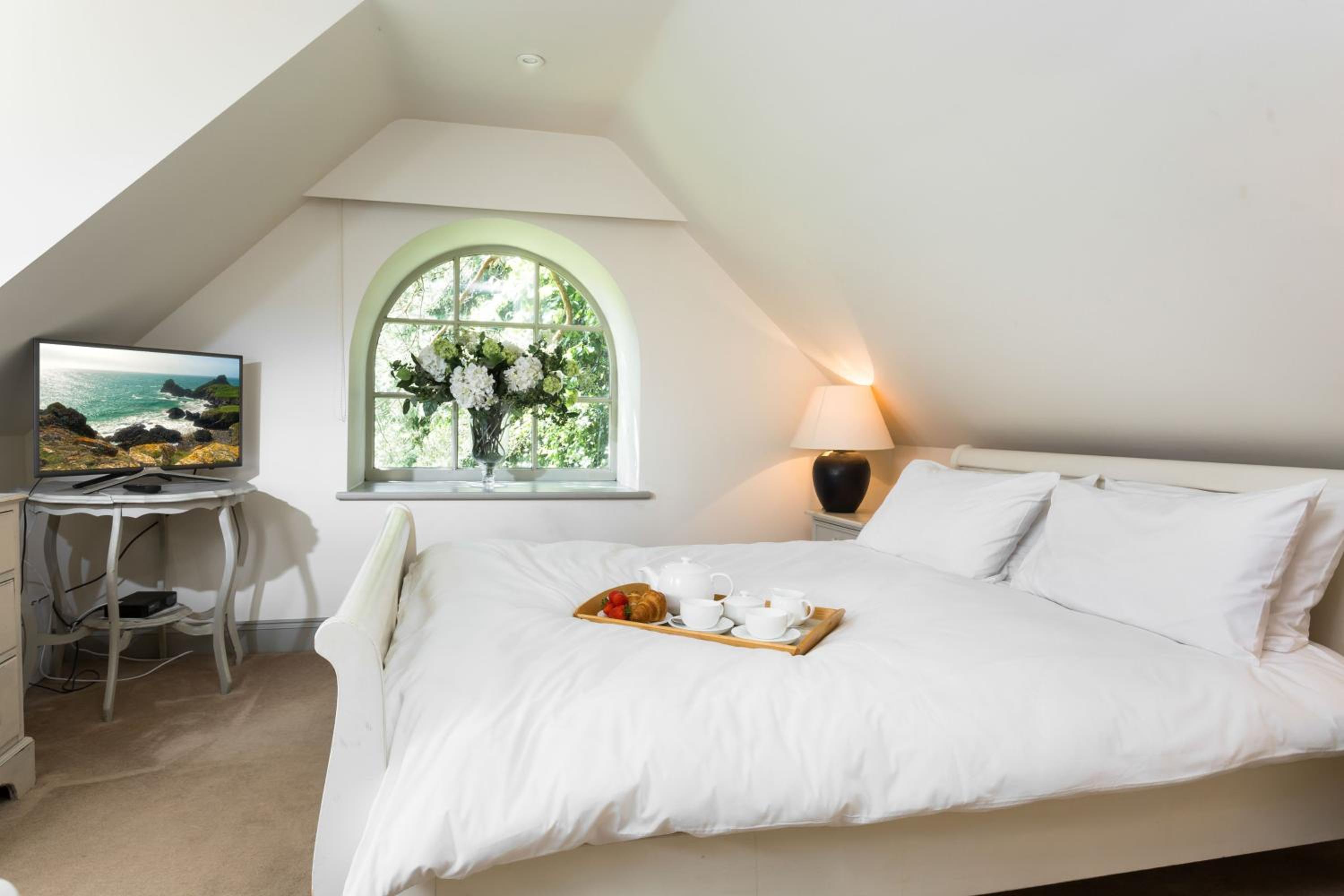 Coach House Kent view 4