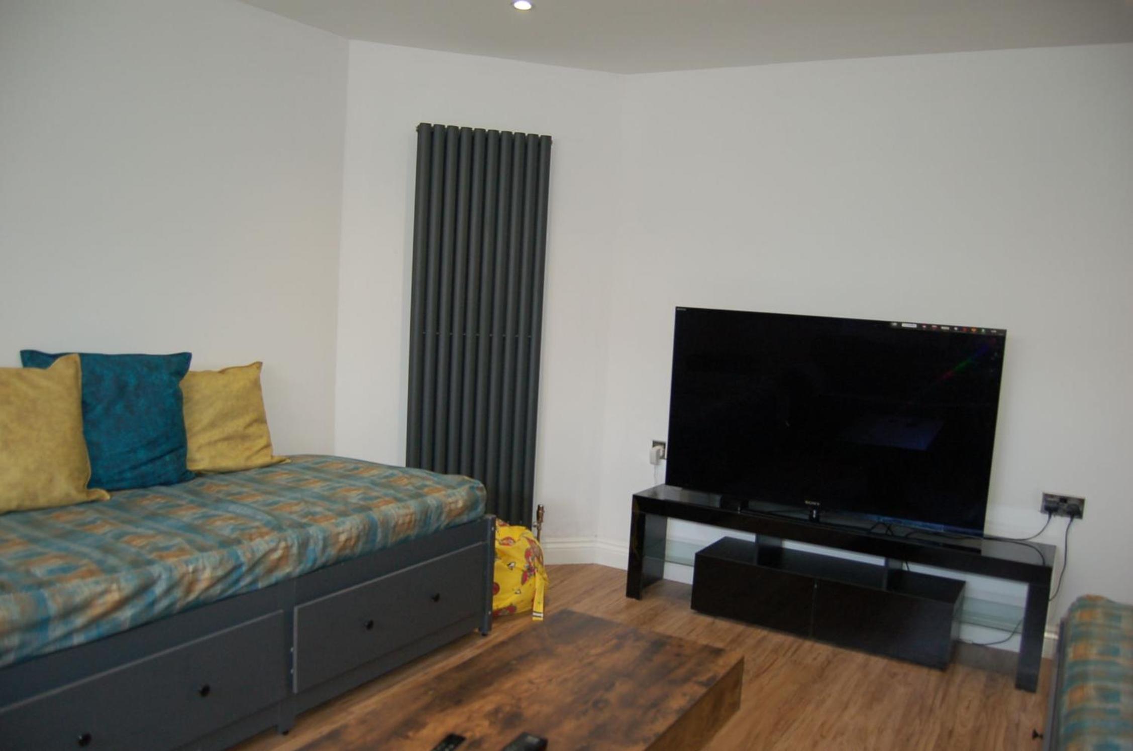 Eryri Snowdonia Premier Family Retreat with Hot Tub and Fire Pit