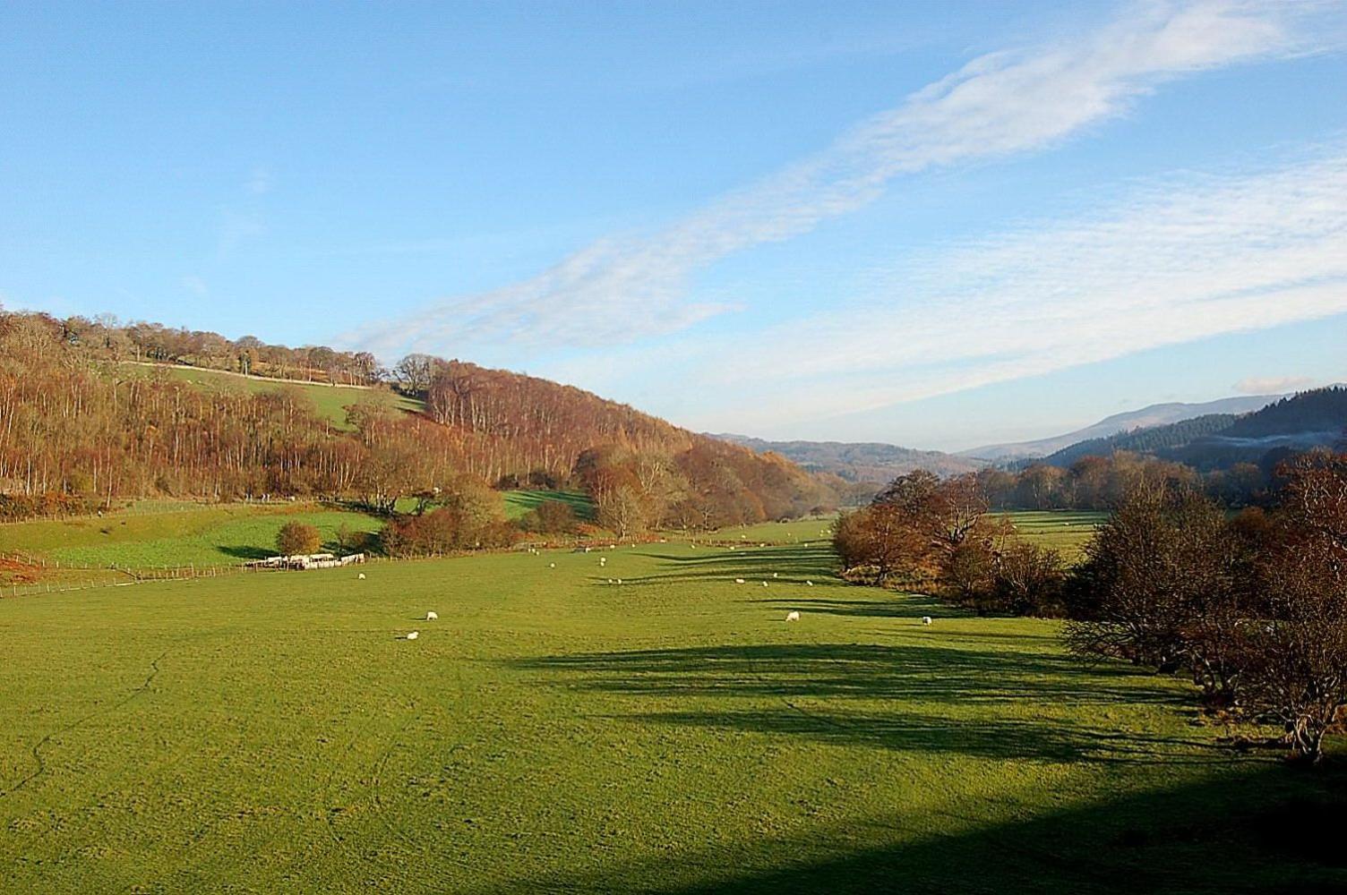 Eryri Snowdonia Premier Family Retreat with Hot Tub and Fire Pit