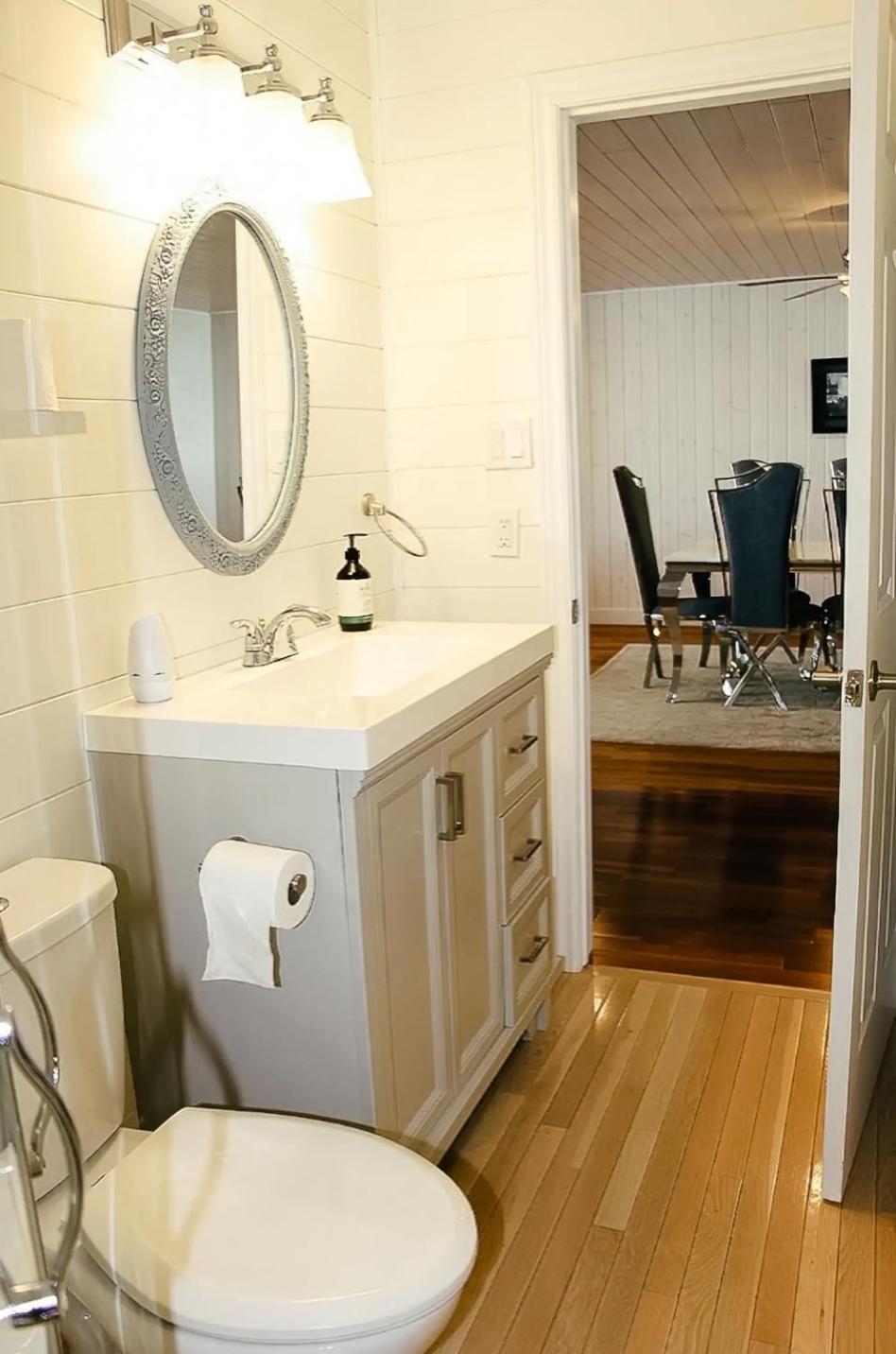 Shoreline Palace - 6 Bed, 3 Bath, Beachfront, Swim spa, Pool table