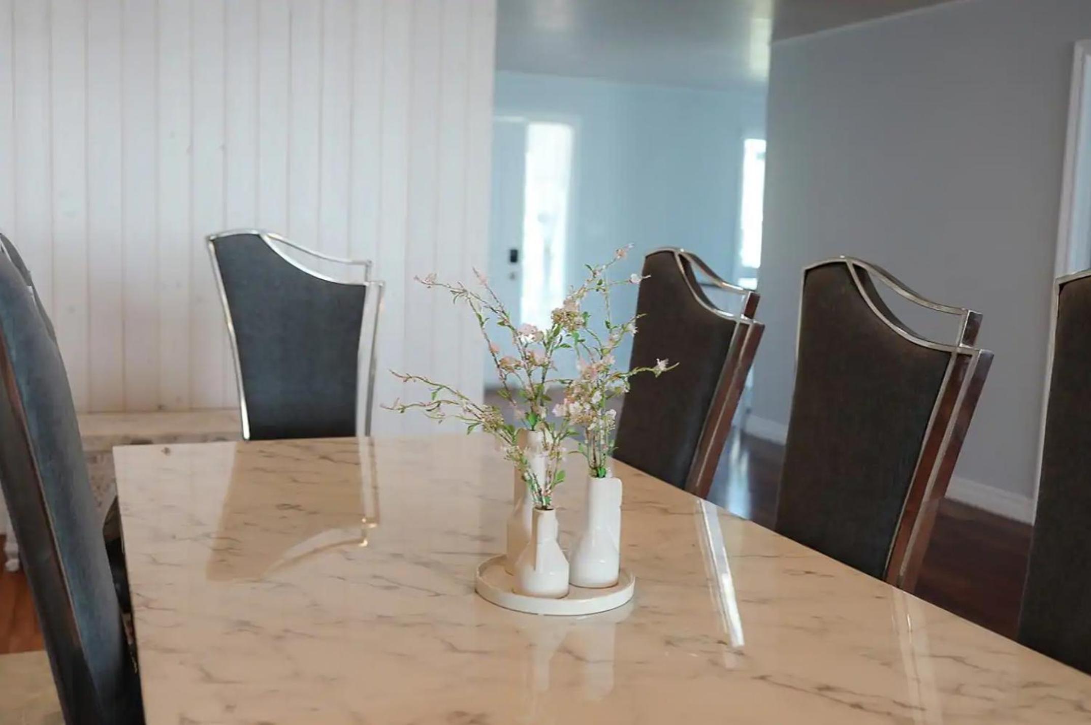 Shoreline Palace - 6 Bed, 3 Bath, Beachfront, Swim spa, Pool table