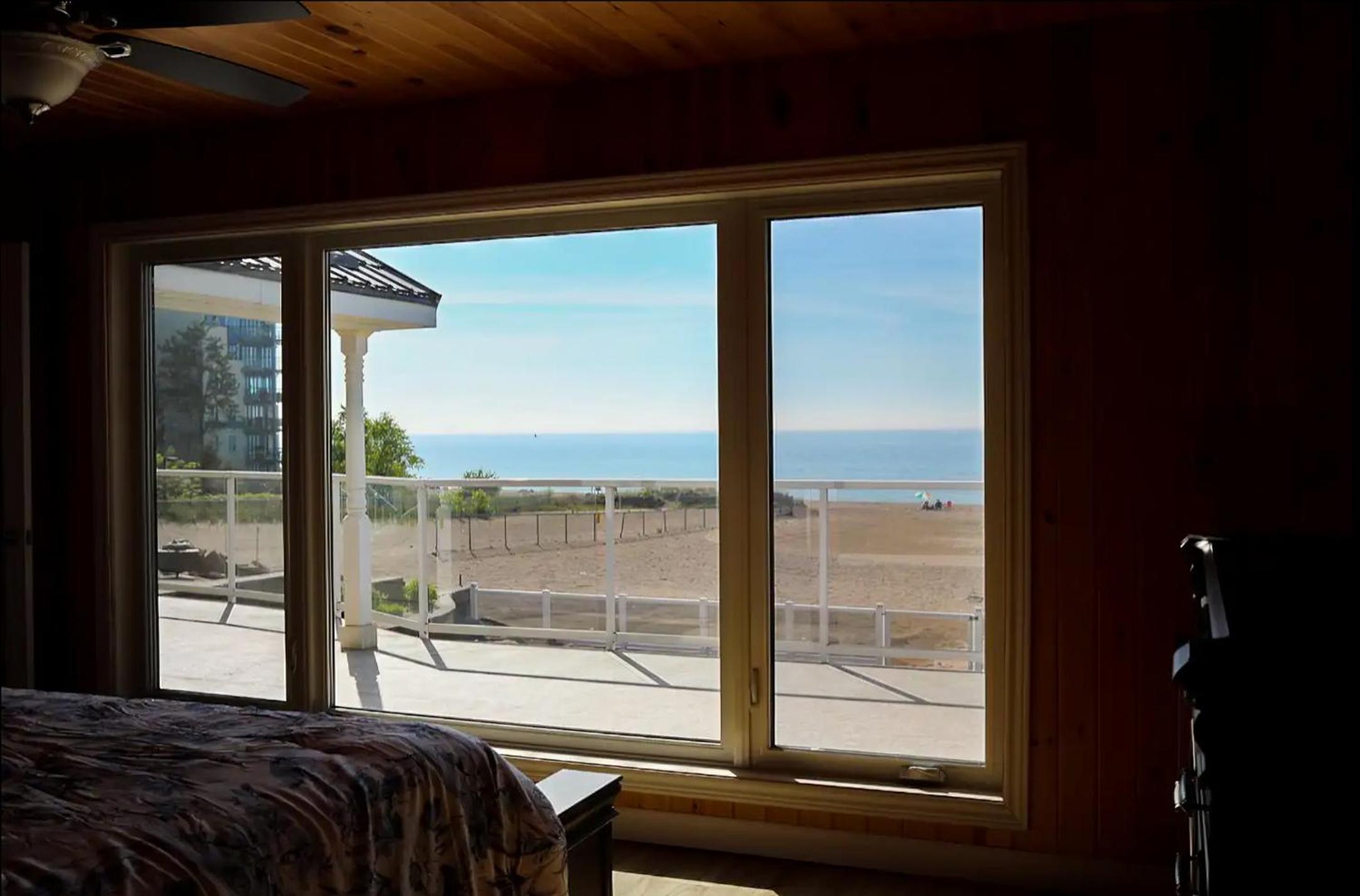 Shoreline Palace - 6 Bed, 3 Bath, Beachfront, Swim spa, Pool table