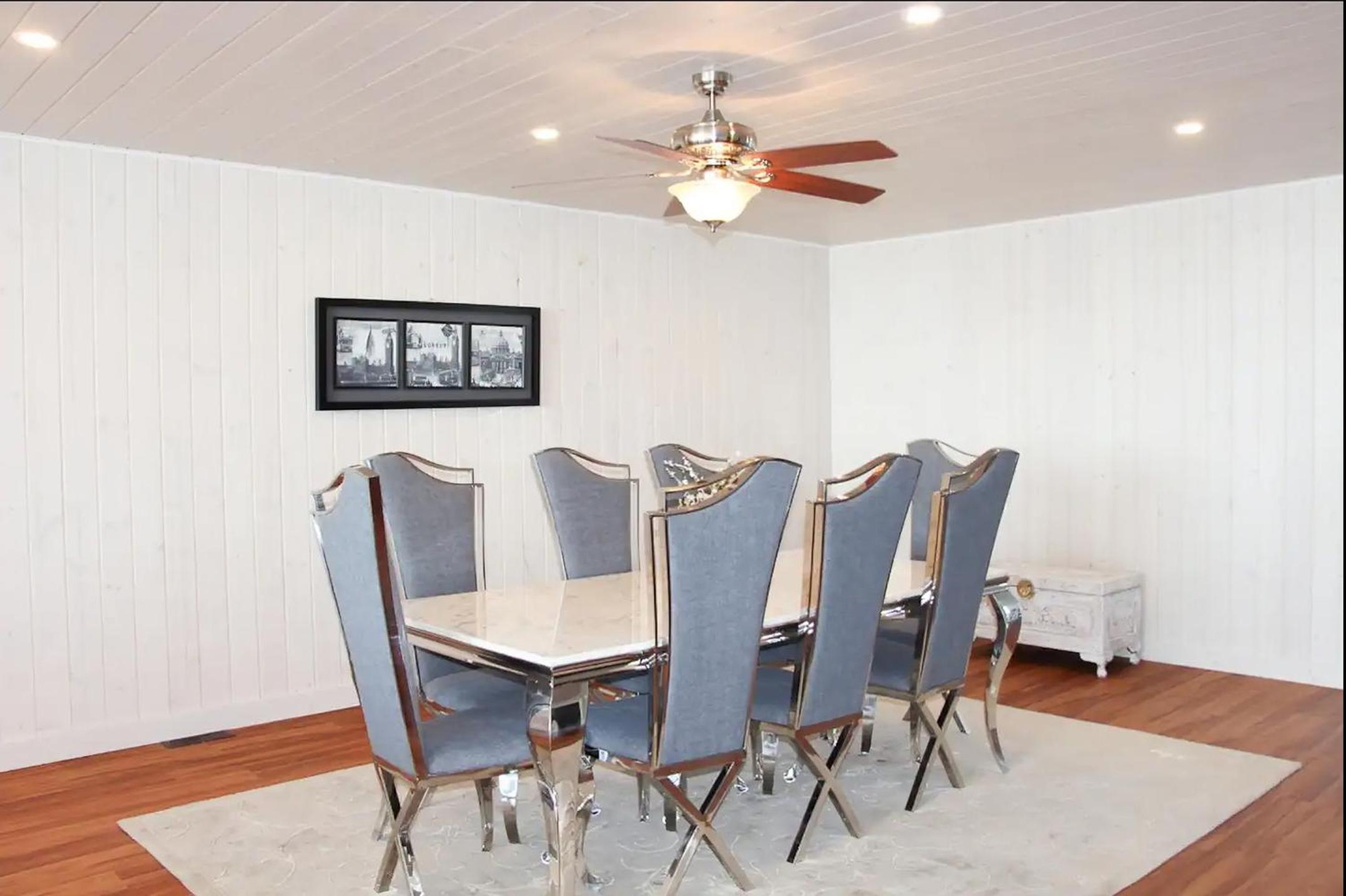 Shoreline Palace - 6 Bed, 3 Bath, Beachfront, Swim spa, Pool table