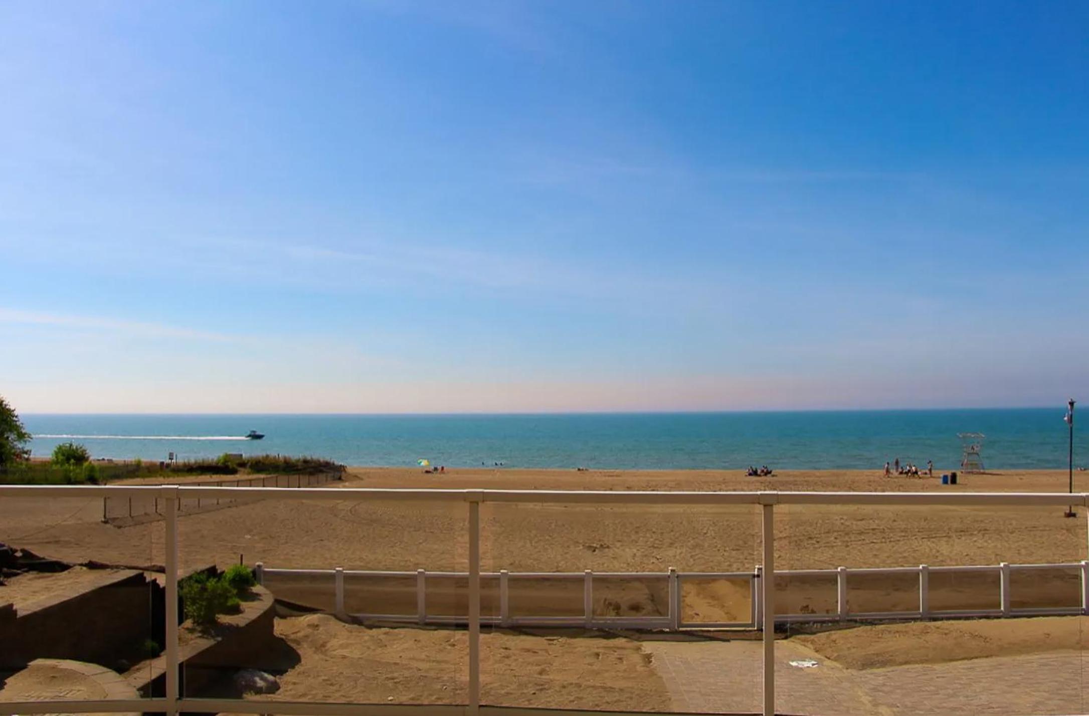Shoreline Palace - 6 Bed, 3 Bath, Beachfront, Swim spa, Pool table