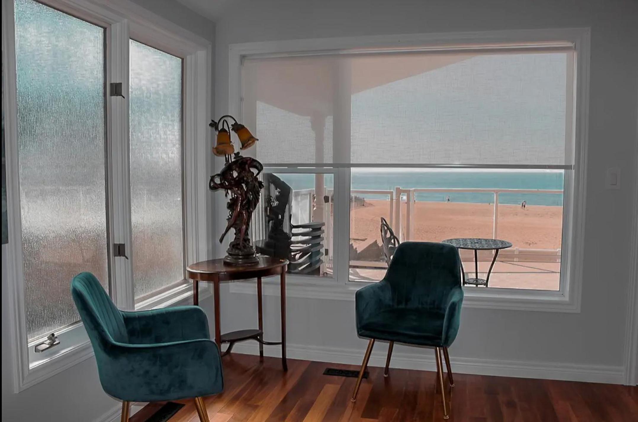 Shoreline Palace - 6 Bed, 3 Bath, Beachfront, Swim spa, Pool table