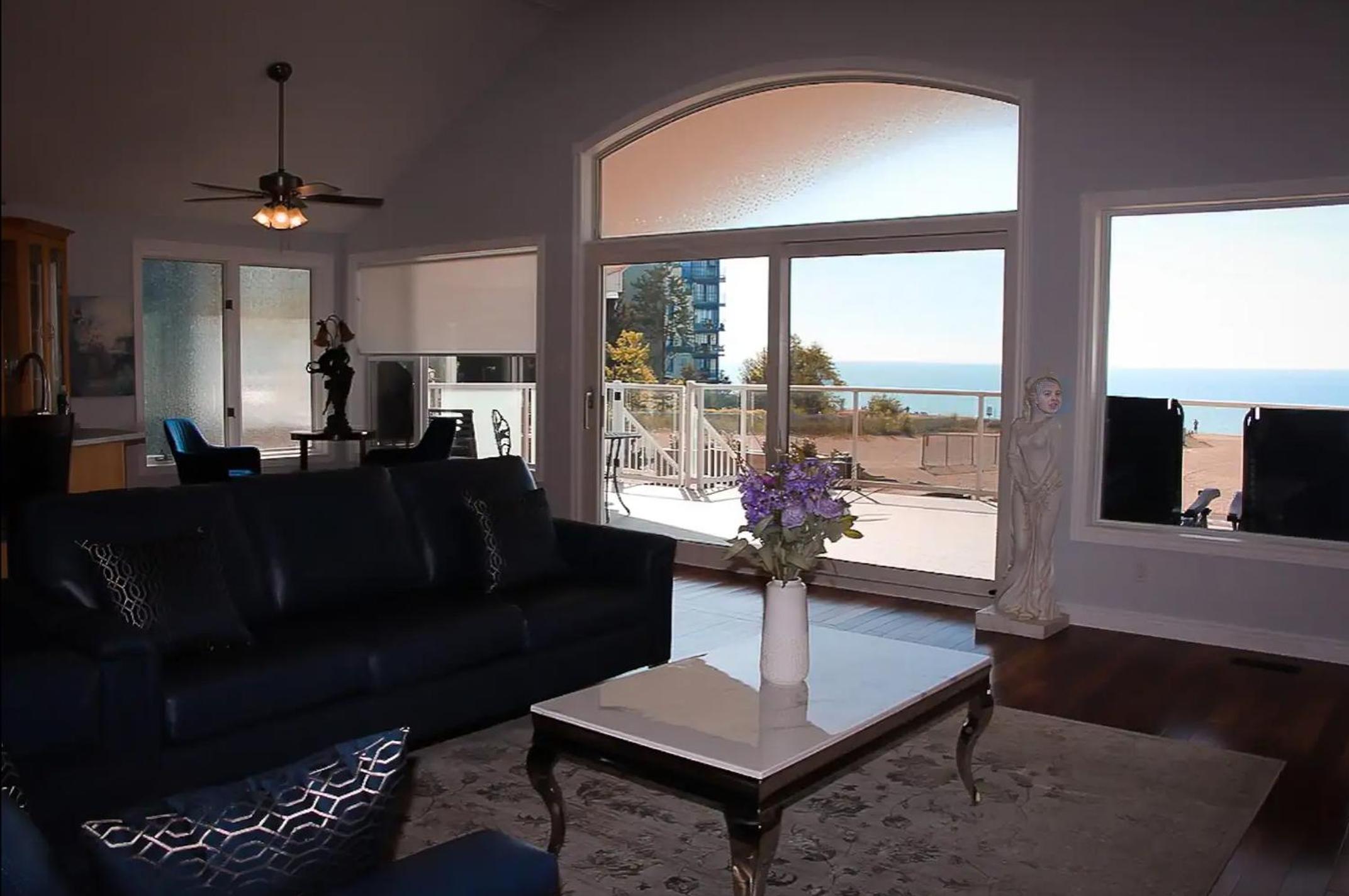 Shoreline Palace - 6 Bed, 3 Bath, Beachfront, Swim spa, Pool table