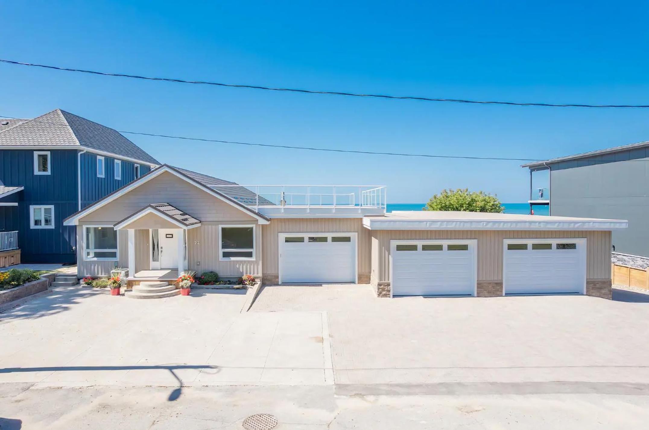 Shoreline Palace - 6 Bed, 3 Bath, Beachfront, Swim spa, Pool table
