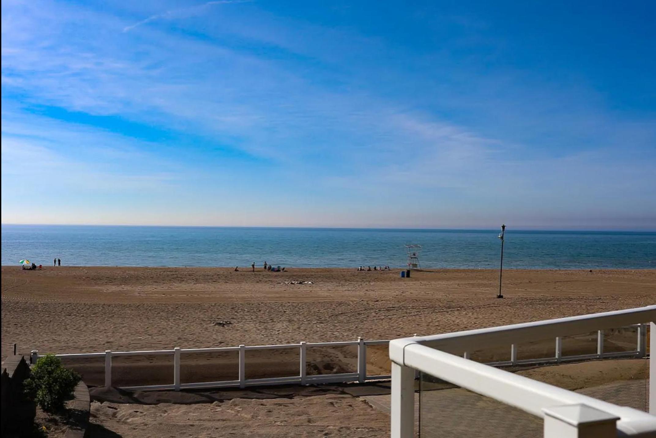 Shoreline Palace - 6 Bed, 3 Bath, Beachfront, Swim spa, Pool table