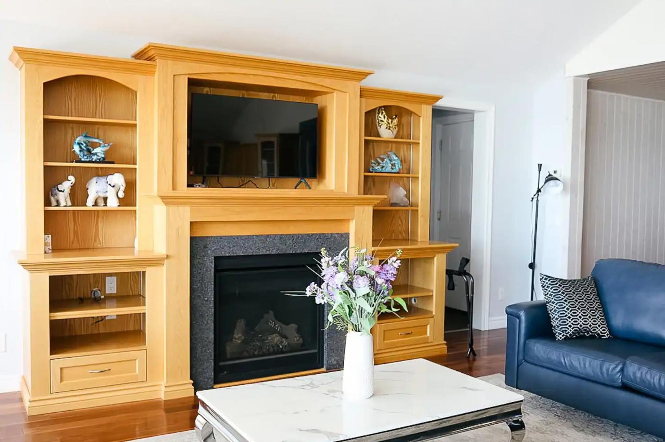 Shoreline Palace - 6 Bed, 3 Bath, Beachfront, Swim spa, Pool table