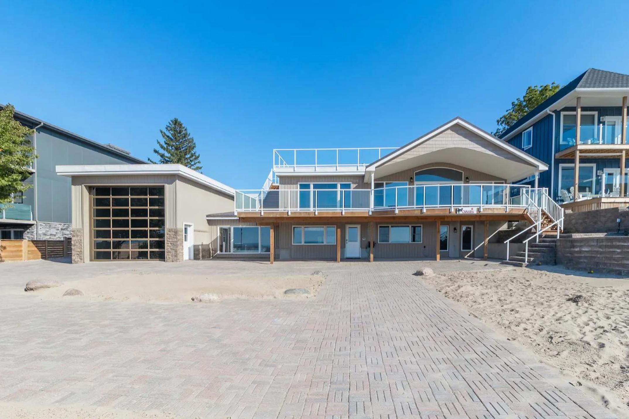 Shoreline Palace - 6 Bed, 3 Bath, Beachfront, Swim spa, Pool table