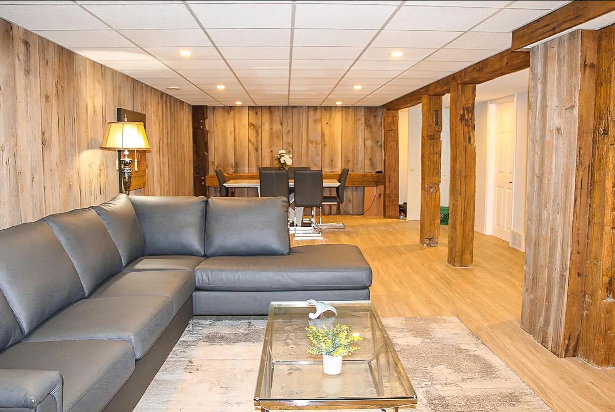 Shoreline Palace - 6 Bed, 3 Bath, Beachfront, Swim spa, Pool table
